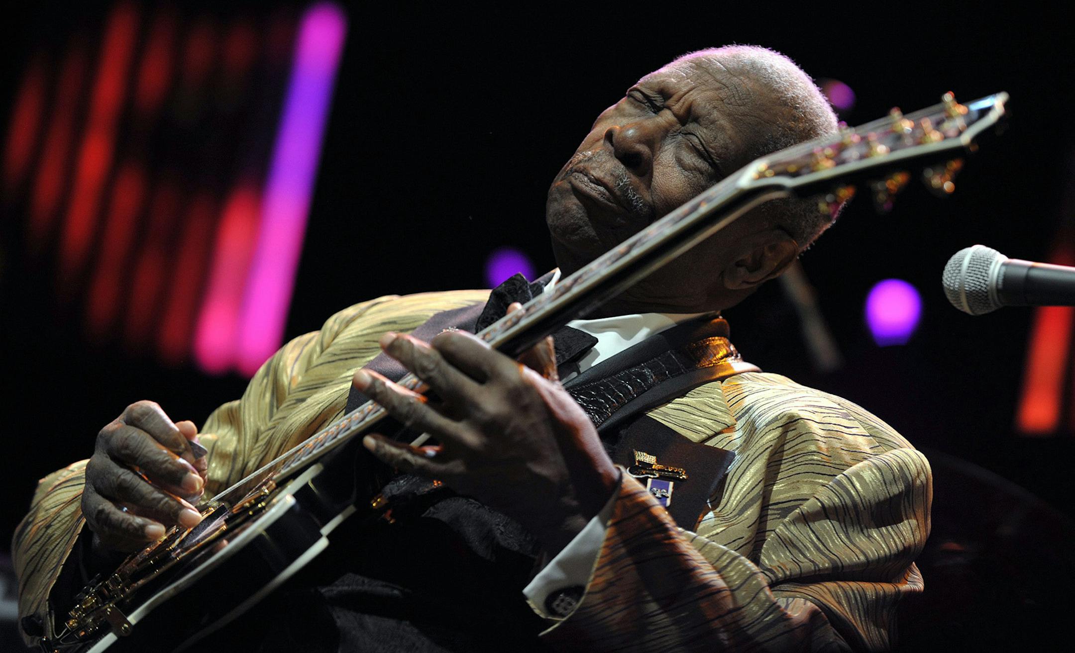 Picture taken Sumnday July 3, 2011 of legendary US blues guitarist musician B.B. King, performing on the Stravinski Hall stage during the 45th Montreux Jazz Festival, in Montreux, Switzerland. (AP Photo/Keystone Martial Trezzini) - GERMANY OUT - AUSTRIA OUT - a1rail ORG XMIT: MIN2013072319313324