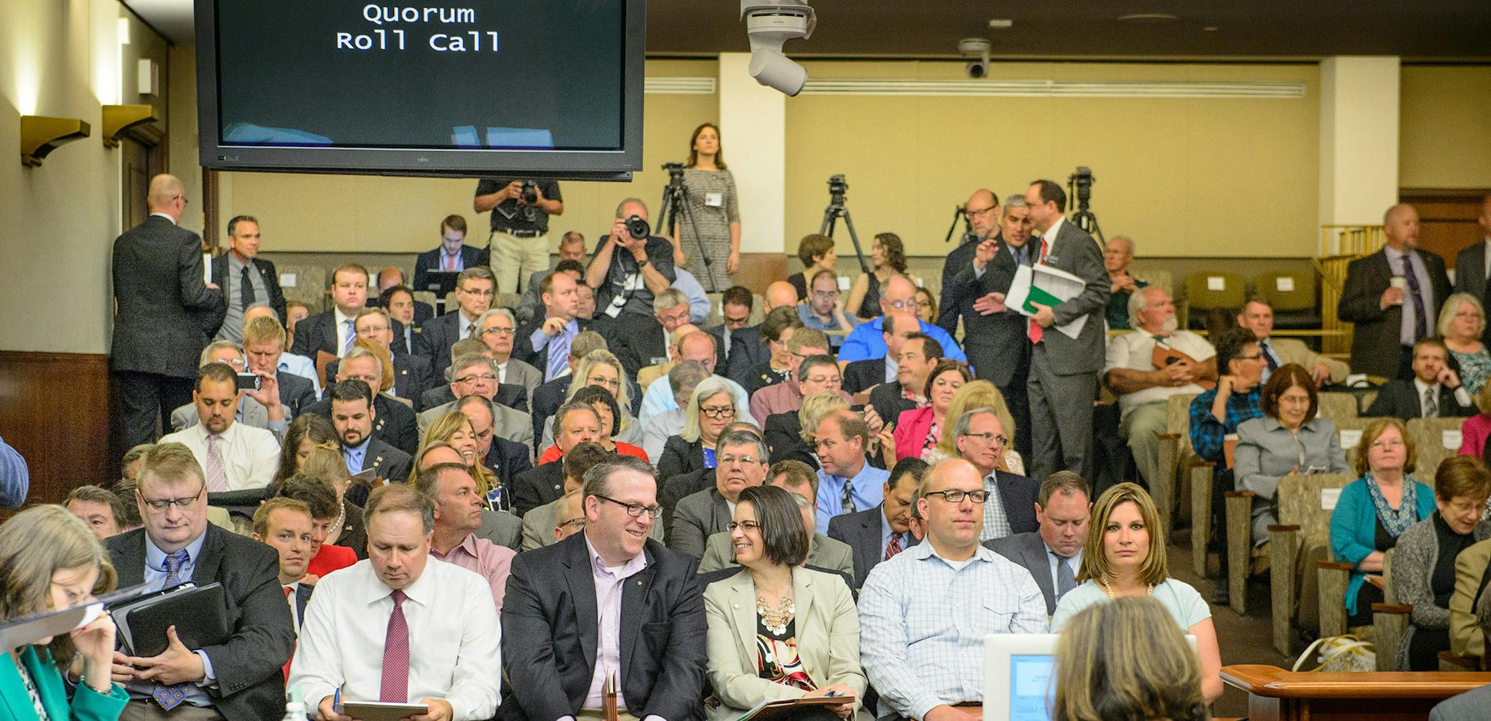 House members packed into temporary House Chambers had the feel of a hot high school auditorium. ] GLEN STUBBE * gstubbe@startribune.com FRIDAY, June 12, 2015 Special Session ORG XMIT: MIN1506121158100996