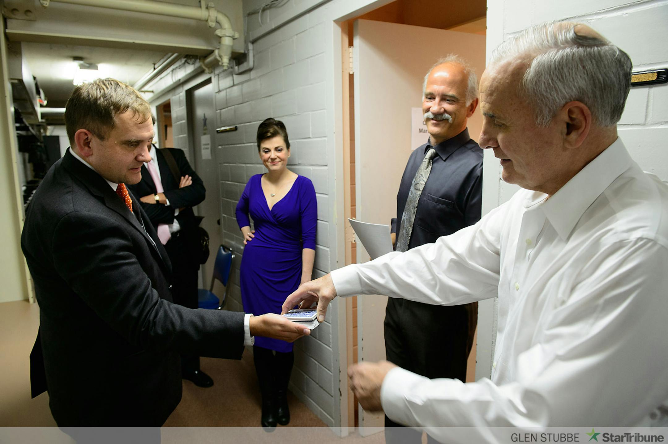 Governor Dayton pulls a card to decide who will get asked the first question.   Minnesota candidates for Governor Gov. Mark Dayton (DFL), Jeff Johnson (GOP) and Hannah Nicollet (IP) First Minnesota had their first debate Gubernatorial Debate Wednesday, October 1, 2014 at the Mayo Civic Center in Rochester, MN.  	    ]  Wednesday, October 1, 2014  GLEN STUBBE * gstubbe@startribune.com