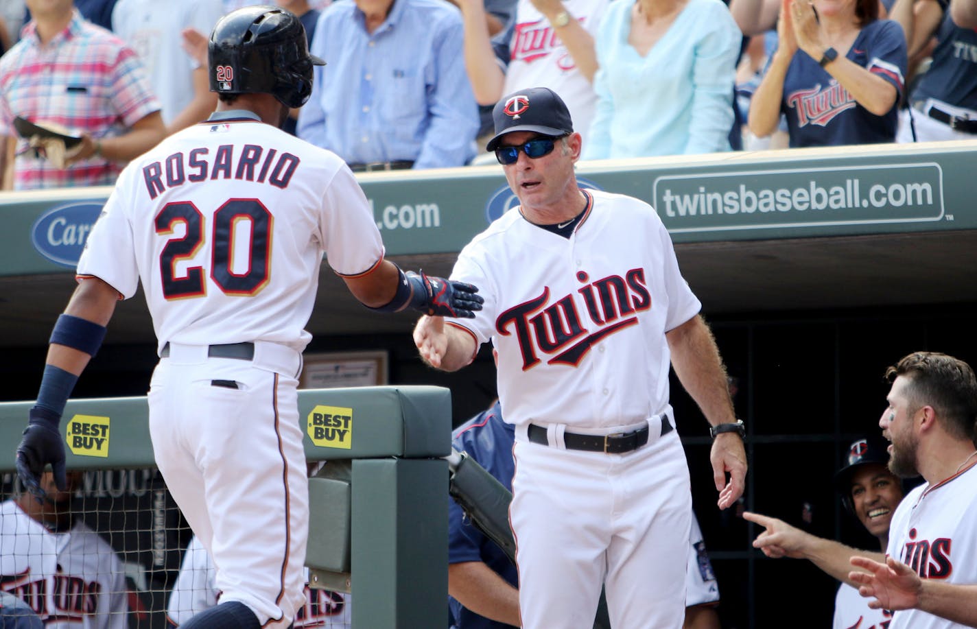 The Minnesota Twins Eddie Rosario gets a hand from manager Paul Molitor after hitting a grand slam against the Chicago White Sox during the third inning Thursday, Sept. 3, 2015, at Target Field in Minneapolis, MN.](DAVID JOLES/STARTRIBUNE)djoles@startribune.comChicago White Sox and the Minnesota Twins Thursday, Sept. 3, 2015, at Target Field in Minneapolis, MN. ORG XMIT: MIN1509031330011940