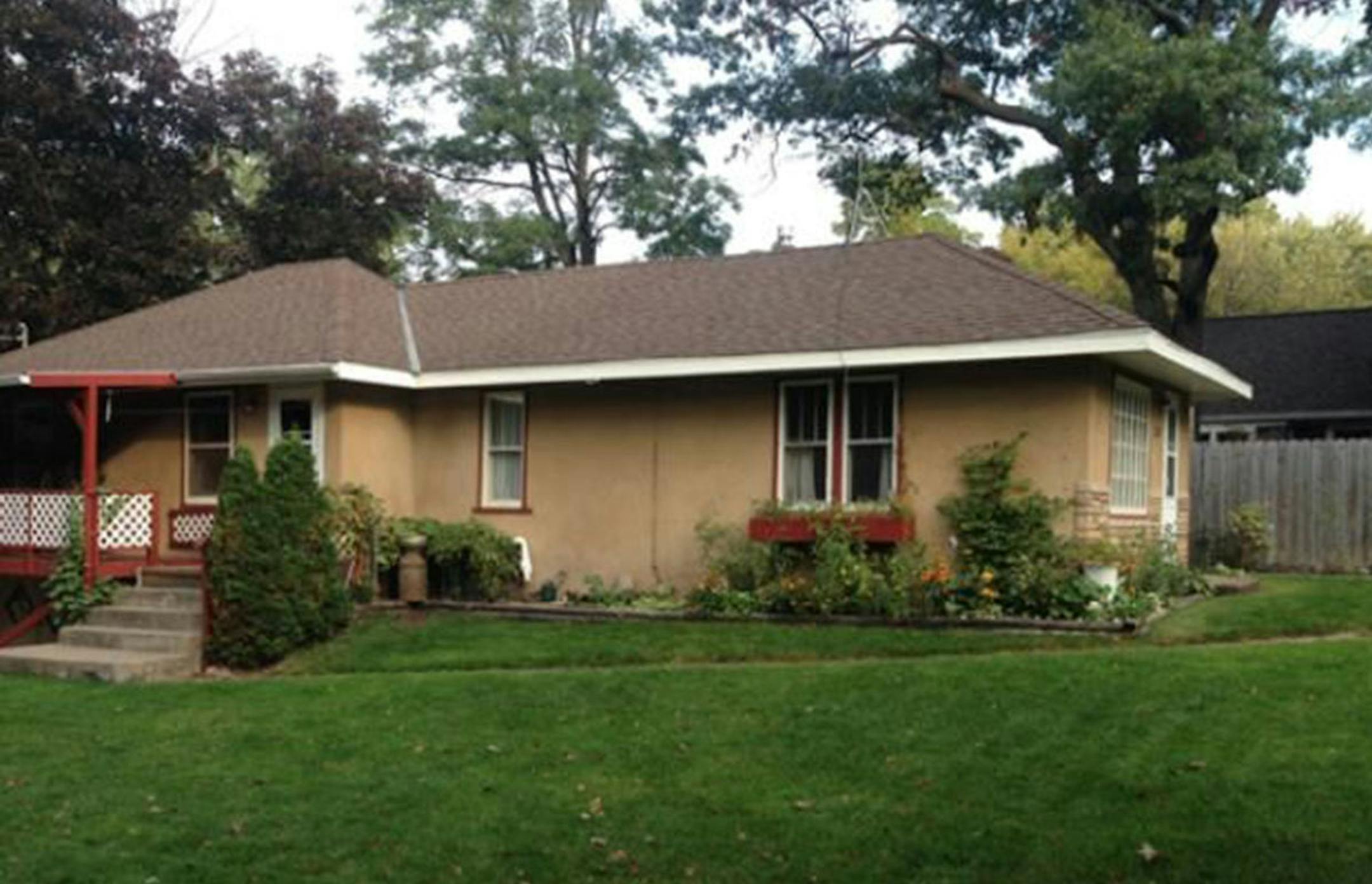 ... Willernie
Built in 1925, this two-bedroom, one-bath house has 933 finished square feet and features hardwood floors, eat-in kitchen, walkout basement, deck and one-car tuckunder garage. Listed by Mark Reinholdson, Edina Realty, 612-812-8326.