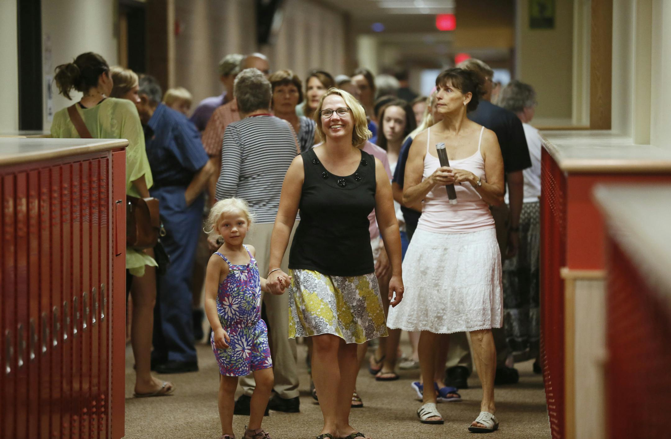 Parents and students checked hallways during a community celebration of the new Wildwood new k-2 elementary school Tuesday Aug 19 ,2013 in Grant , MN. ] JERRY HOLT ‚Ä¢ jerry.holt@startribune.com