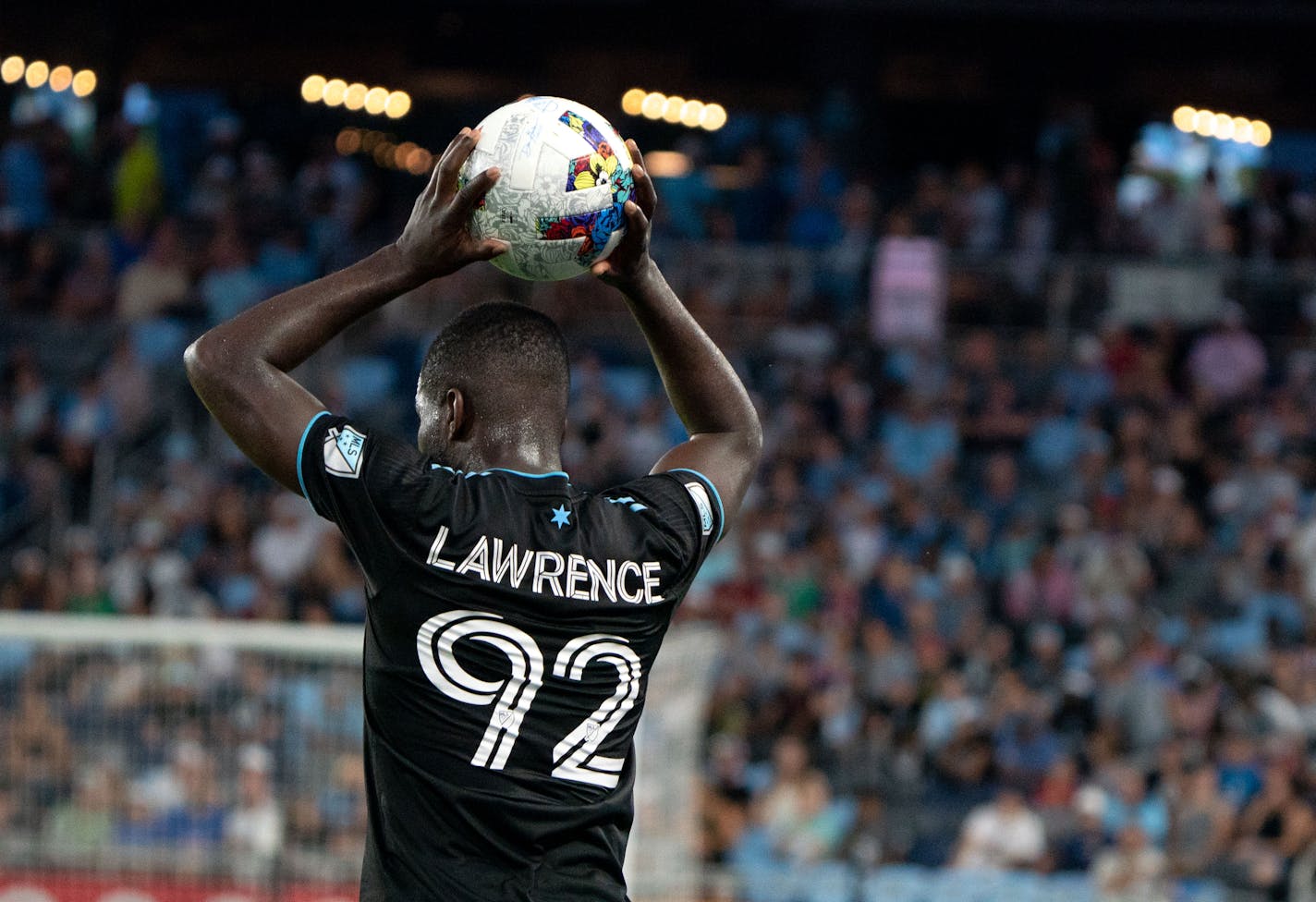 Minnesota United defender Kemar Lawrence (92) throws in the ball in the second half of a match against D.C. United Saturday, July 16, 2022 at Allianz Field in St. Paul, Minn. Minnesota United won 2 to 0. ]