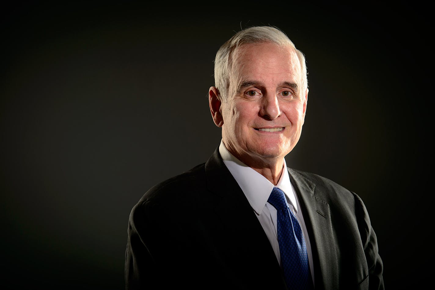 Governor Mark Dayton ] GLEN STUBBE * gstubbe@startribune.com Tuesday, October 7, 2014 In the Star Tribune photo studio.