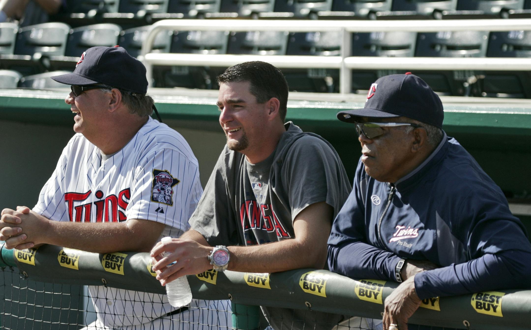Annie Breitenbucher first person account of Twins Fantasy Camp, January 2012, Fort Mters, FL campers watching from the side with former Twin player Tony Oliva