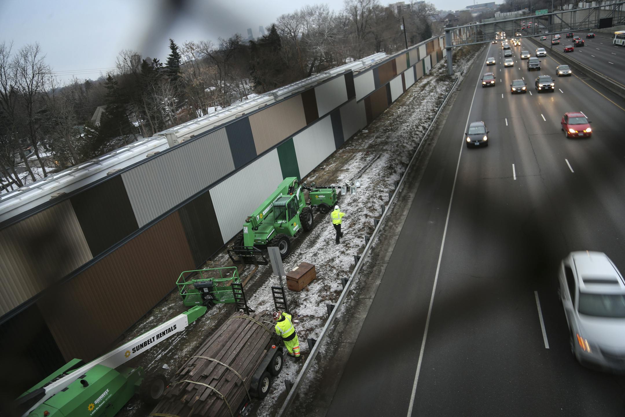 The Minnesota Department of Transportation is wrapping up work on a one-of-a-kind noise wall project that is bringing peace and quiet to some residents of Minneapolis' Prospect Park neighborhood in Minneapolis, Minn., photographed on Wednesday, December 10, 2014. ] REN√âE JONES SCHNEIDER reneejones@startribune.com