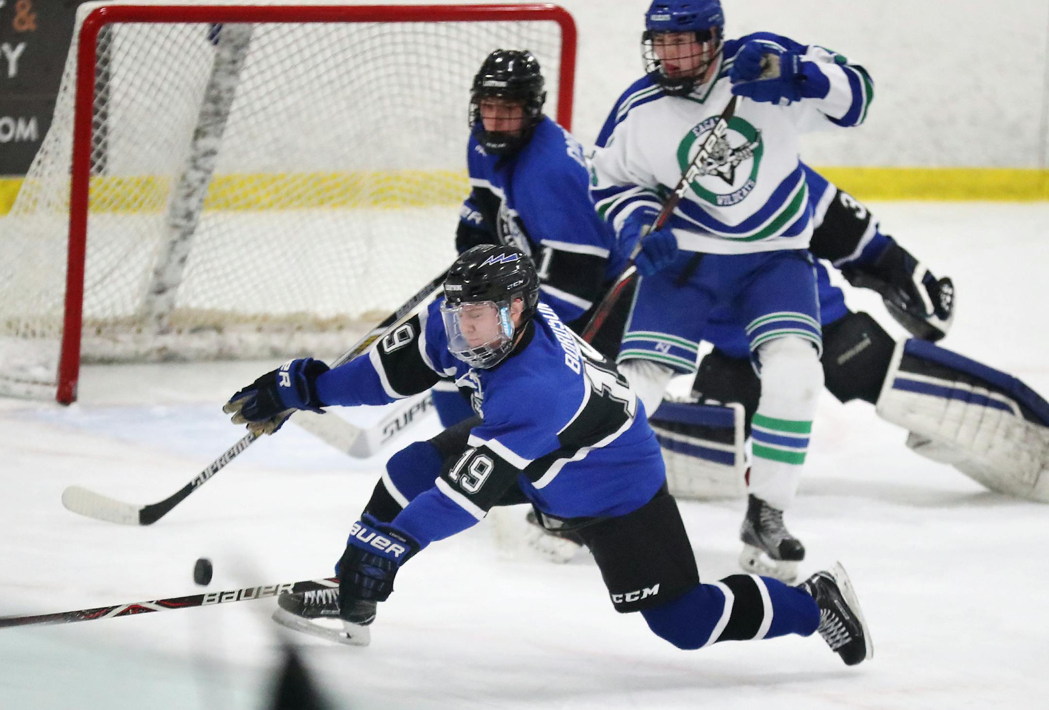 Eastview High forward Nate Bordson (19) defends on a shot on goal during the boys' hockey game versus Eagan High Saturday, Jan. 27, 2018, in Eagan, MN.] DAVID JOLES ï david.joles@startribune.com Eastview High boys' hockey team versus Eagan High Saturday, Jan. 27, 2018, in Eagan, MN.