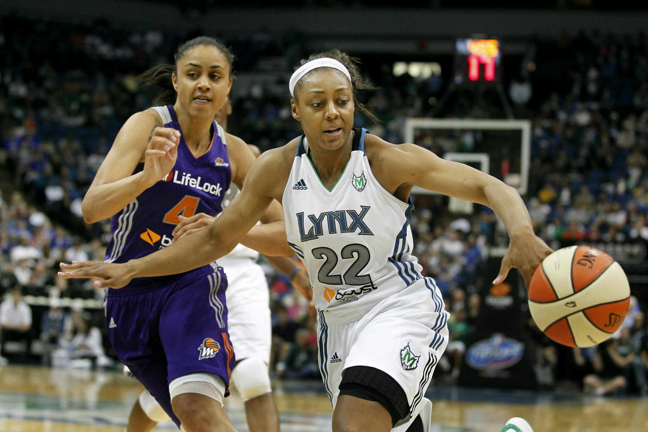 Lynx guard Monica Wright