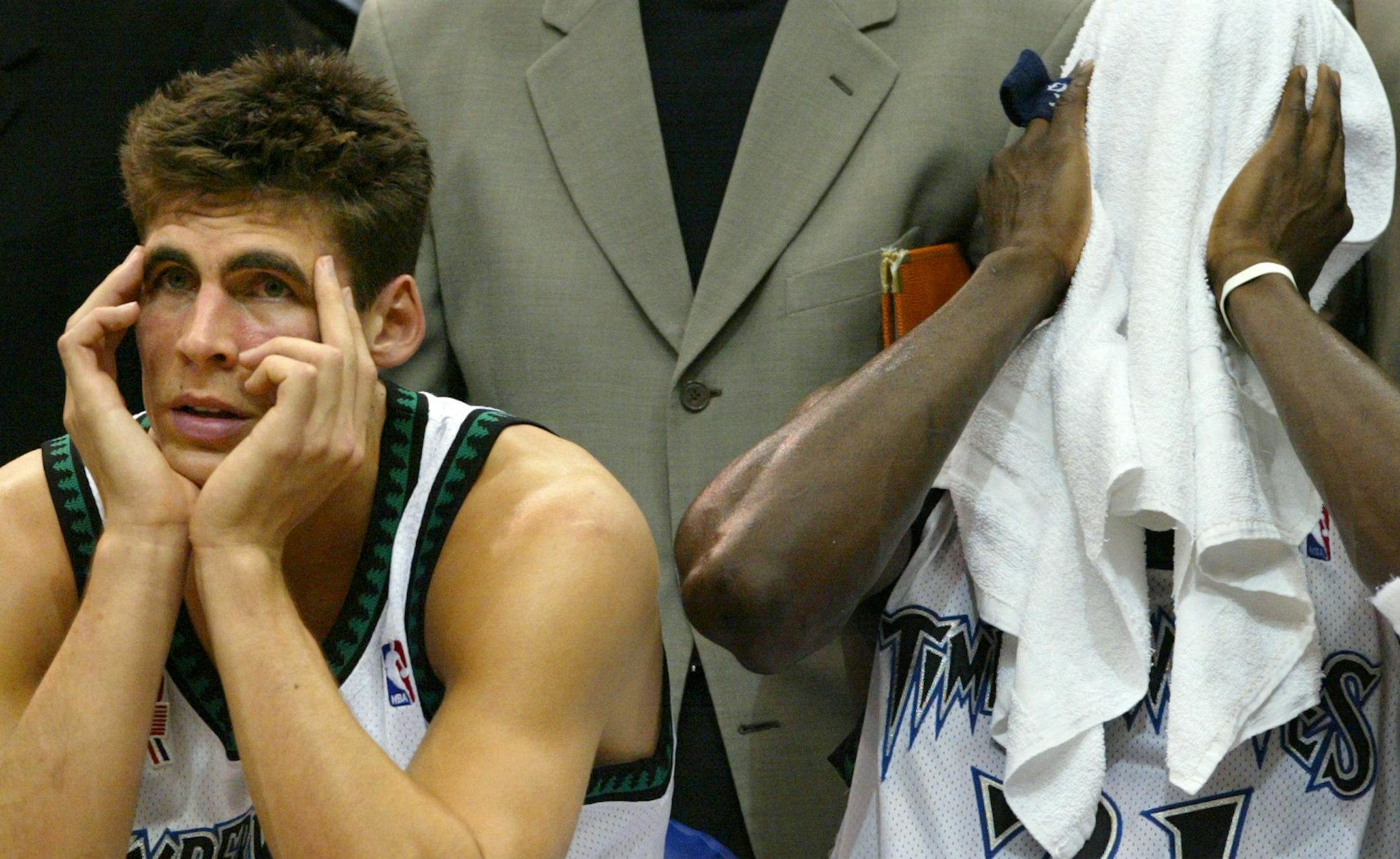 GENERAL INFORMATION: April 28, 2002. Minneapolis, MN. Timberwolves playoff game, Game 3, vs. Dallas Mavericks.
IN THIS PHOTO: Wally Szczerbiak and Kevin Garnett aren't happy with what they see on the Target Center court at the end of the Timberwolves' playoff game against the Mavericks. The Mavericks won 115-102. ORG XMIT: MIN2017041717440567