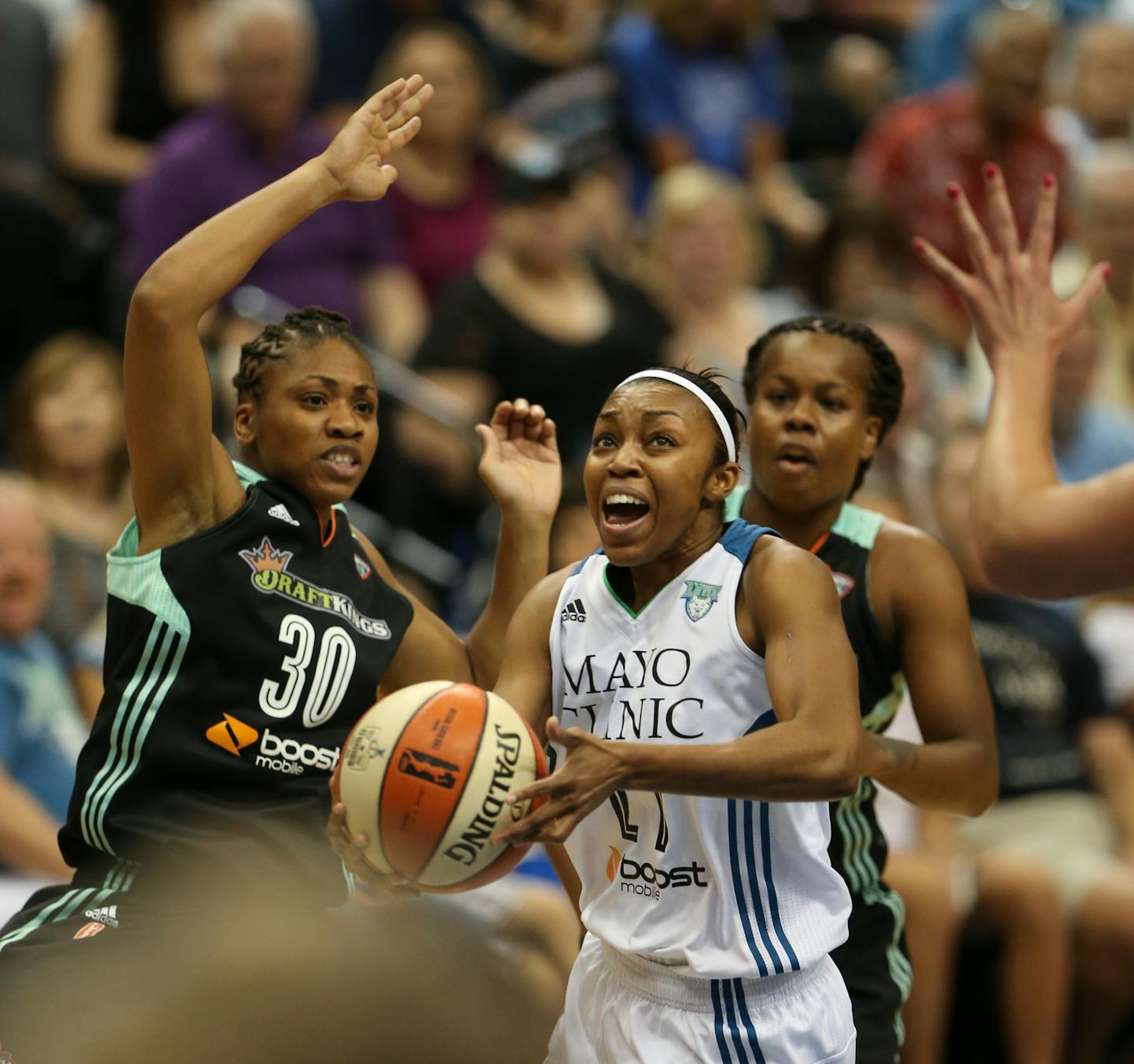 Lynx guard Renee Montgomery (21) drove to the basket past New York Liberty guard Tanisha Wright (30) in the first quarter Sunday night.