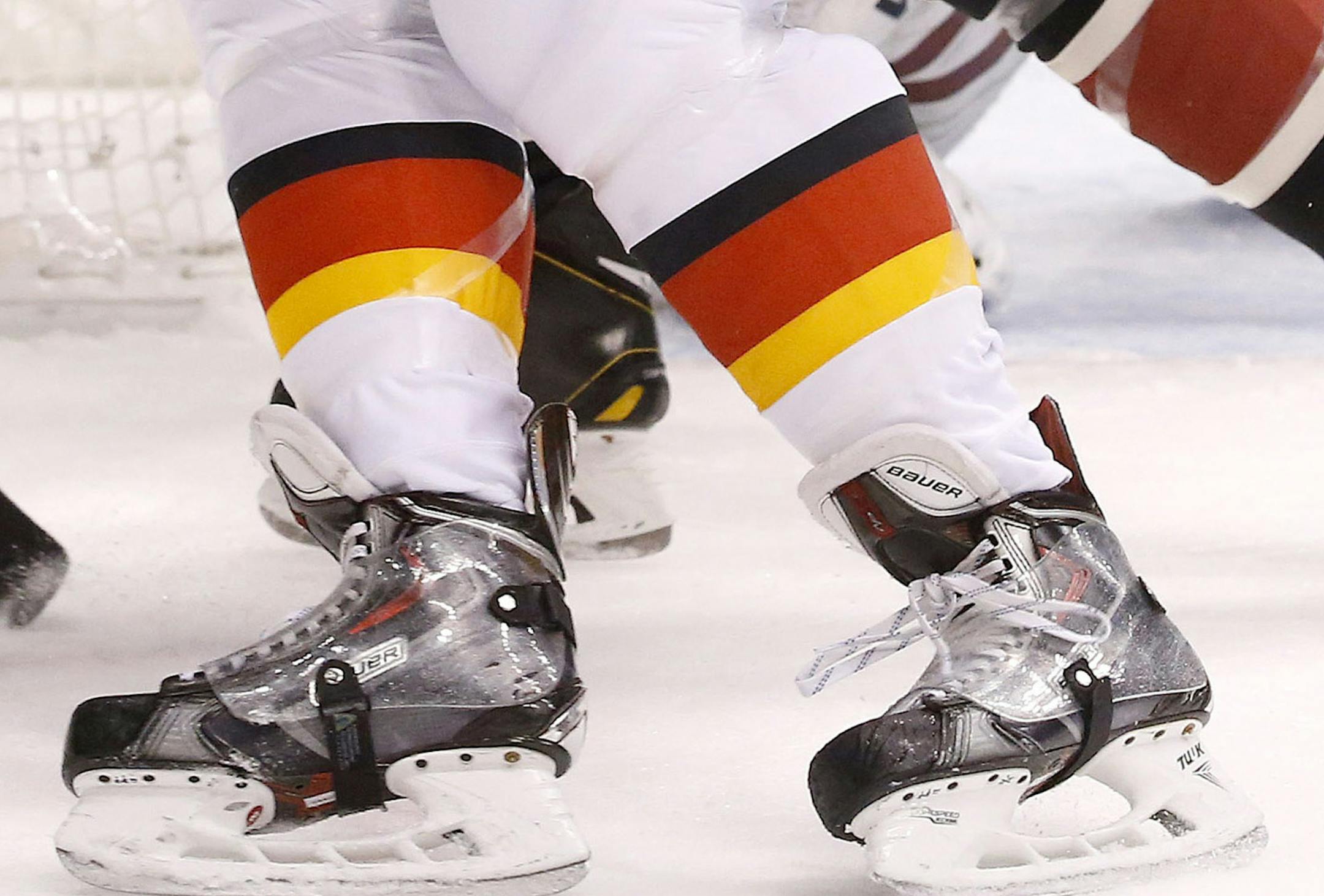Calgary Flames' Kevin Westgarth (15) tries to get to the puck against the Phoenix Coyotes during the first period of an NHL hockey game Tuesday, Jan. 7, 2014, in Glendale, Ariz. The Coyotes defeated the Flames 6-0. (AP Photo/Ross D. Franklin) ORG XMIT: MIN2014010818371278