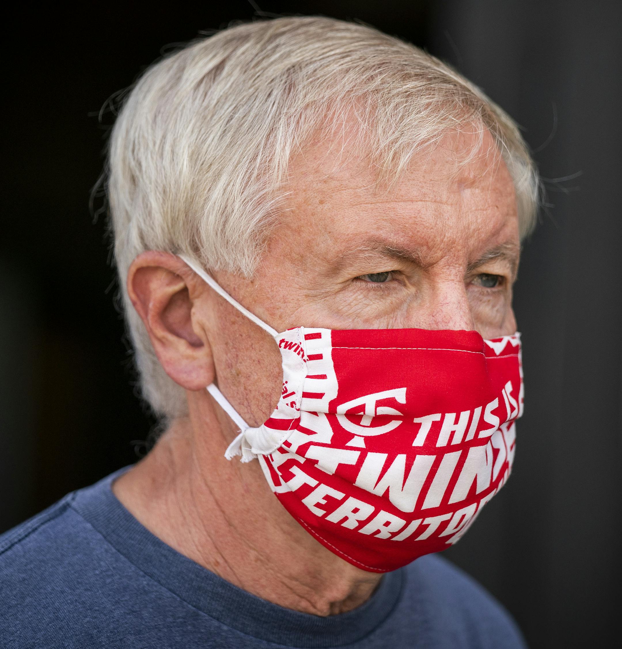 Tom Petersen of Burnsville wore a Twins face mask outside of Lunds & Byerlys in Burnsville. ] LEILA NAVIDI • leila.navidi@startribune.com BACKGROUND INFORMATION: Shoppers entering and exiting the Lunds & Byerlys in Burnsville on Friday, July 17, 2020.