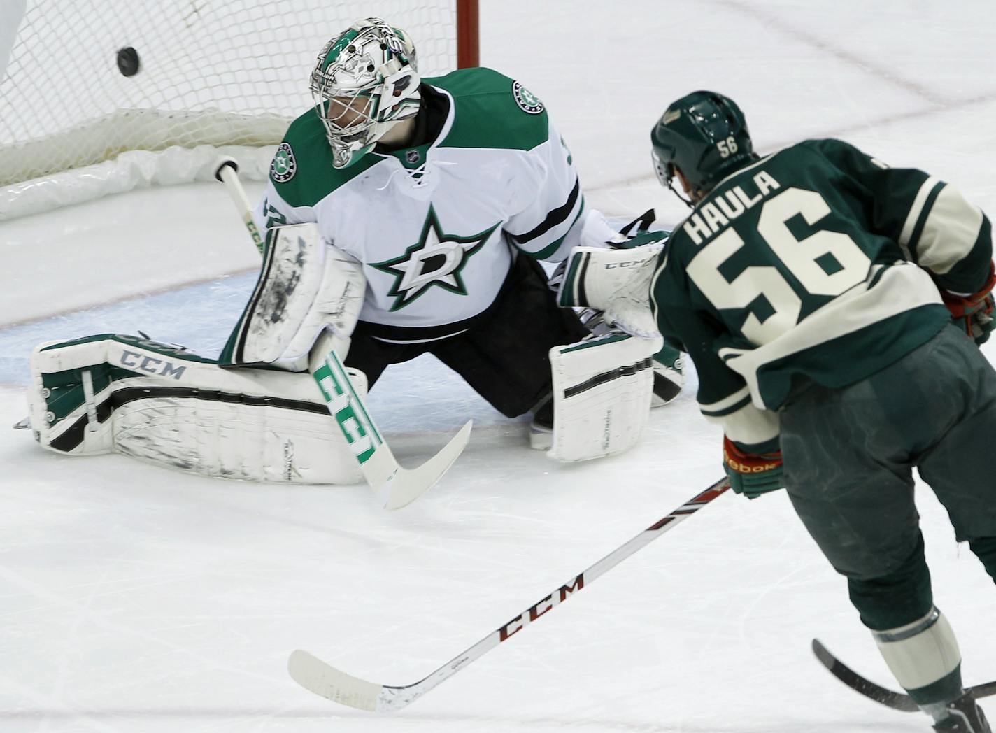 A shot by Minnesota's Erik Haula (56) gets past Dallas goalie Kari Lehtonen.