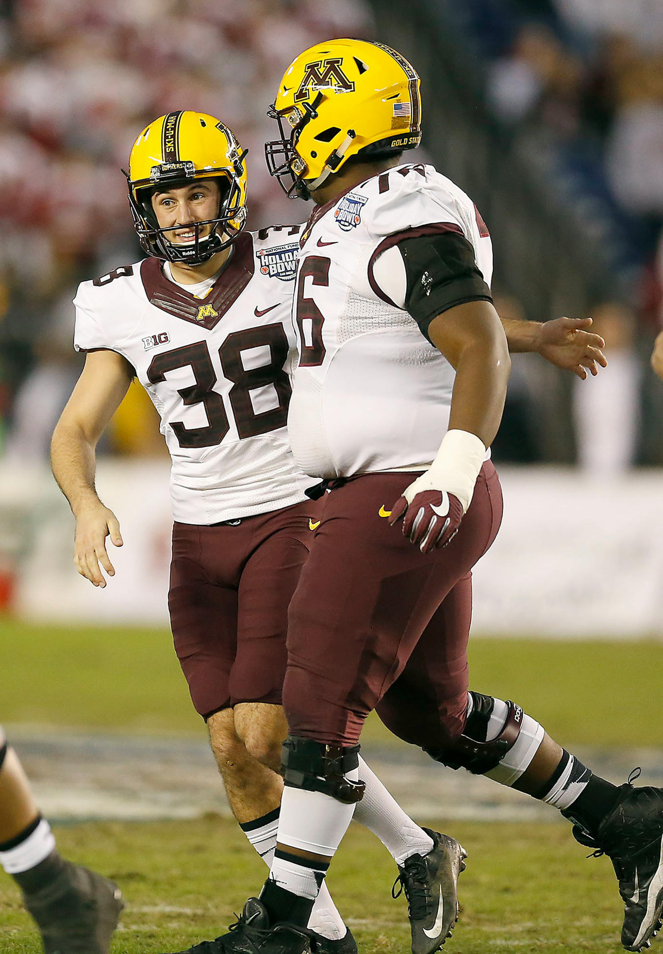 Minnesota's place kicker Emmit Carpenter celebrated his second quarter field goal as they took on Washington State at Qualcomm Stadium for the San Diego Holiday Bowl, Tuesday, December 27, 2016 in San Diego, CA.