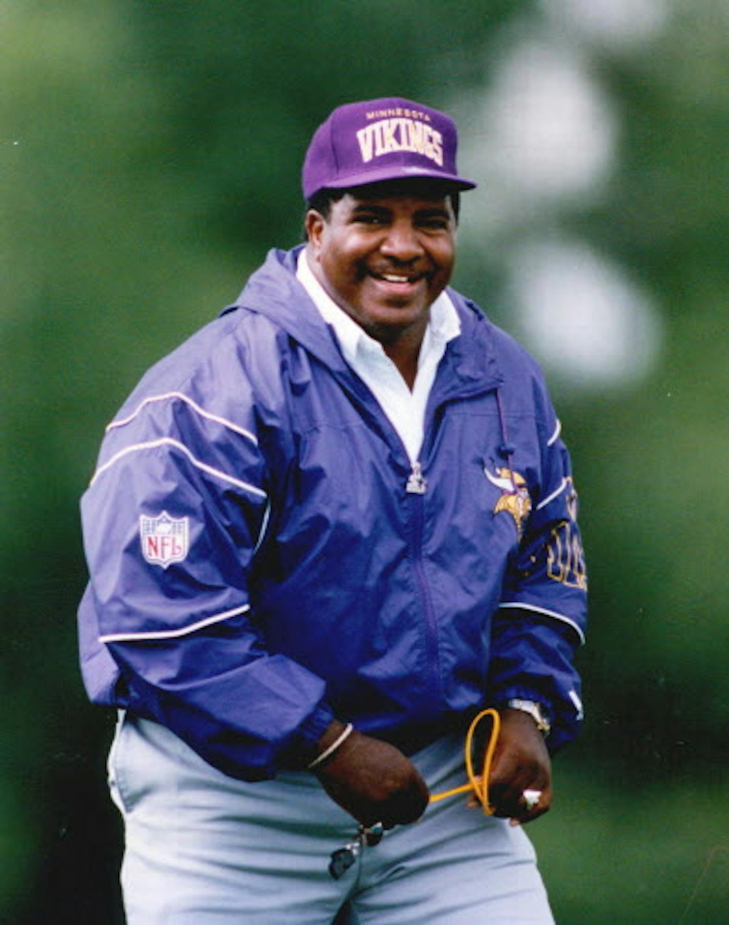 FILE - In this July 17, 1992, file photo, Minnesota Vikings coach Dennis Green is shownnam ja th au. Green, a trailblazing coach who led a Vikings renaissance in the 1990s and also coached the Arizona Cardinals, has died. He was 67. Green's family posted a message on the Cardinals website on Friday, July 22, 2016,  announcing the death.(Jerry Holt/Minneapolis Star Tribune /Star Tribune via AP)