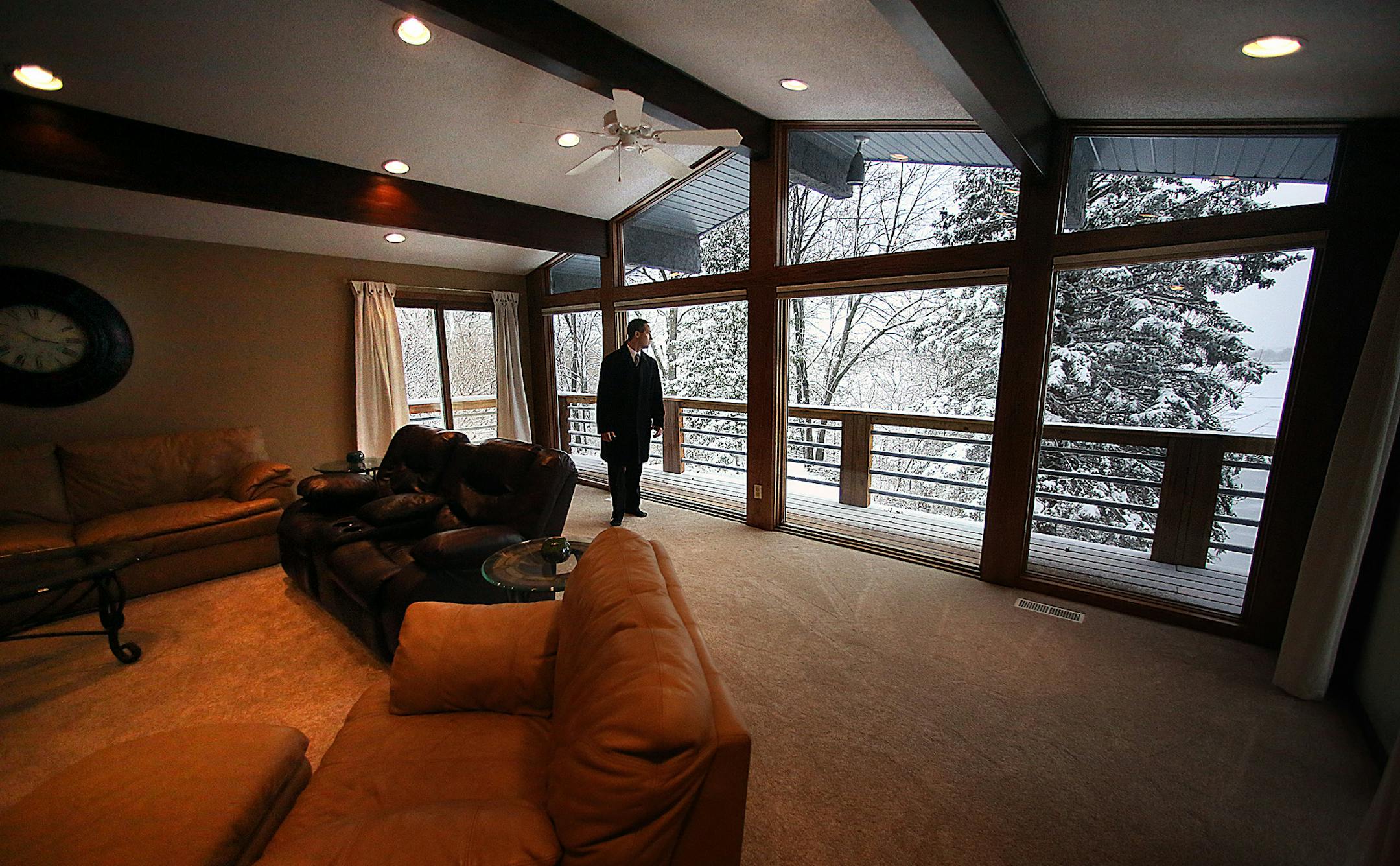 Jeff Schultz, an agent with ReMax in Waconia, recently visited a new listing to pick up keys, install a lock-box and have the sellers sign paperwork. New listings are not keeping pace with home sales, resulting in a reduction of the inventory of houses for sale. ] JIM GEHRZ ‚Ä¢ jgehrz@startribune.com / Waconia, MN / December 4, 2013 / 10:00 AM