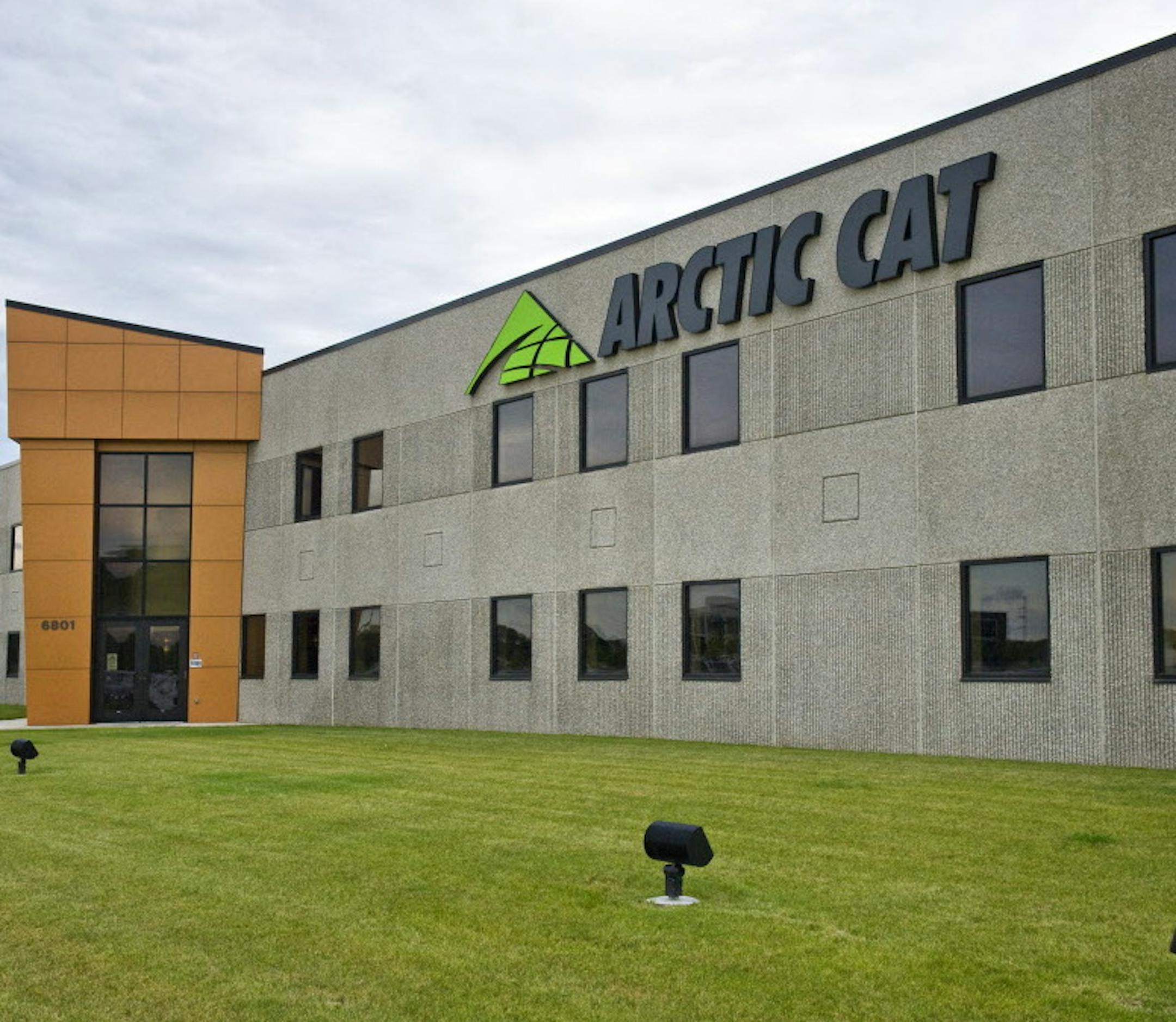 GLEN STUBBE • gstubbe@startribune.com -- Tuesaday, July 13, 2010 -- St. Cloud, Minn. -- ] Arctic Cat's St. Cloud plant. The company recently announced plans to produce snowmobile engines there making them more vertically-integrated. ORG XMIT: MIN2012091320223569 ORG XMIT: MIN1304051542286038