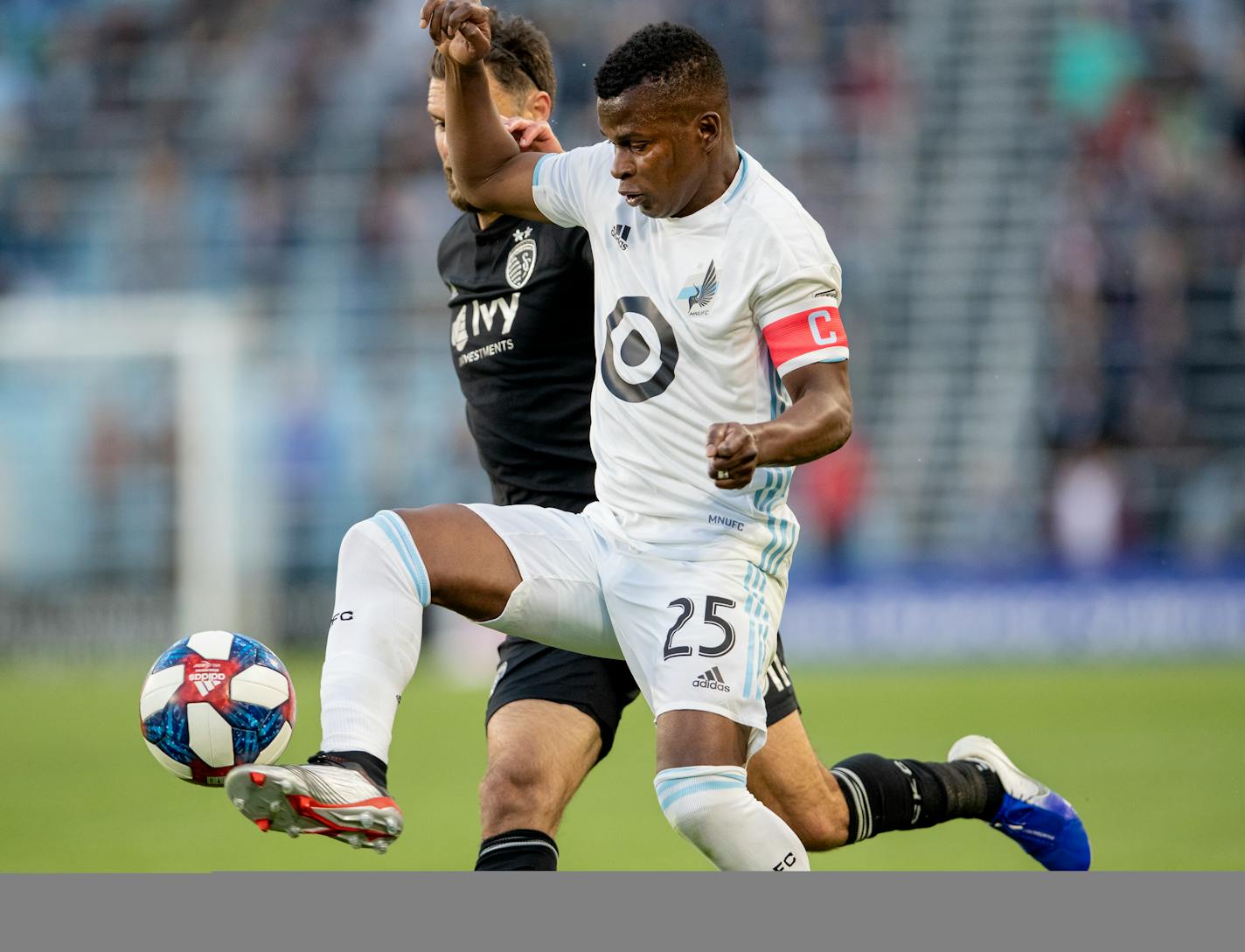 Darwin Quintero of the Loons and Graham Zusi of Sporting Kansas City fought for the ball in the second half.