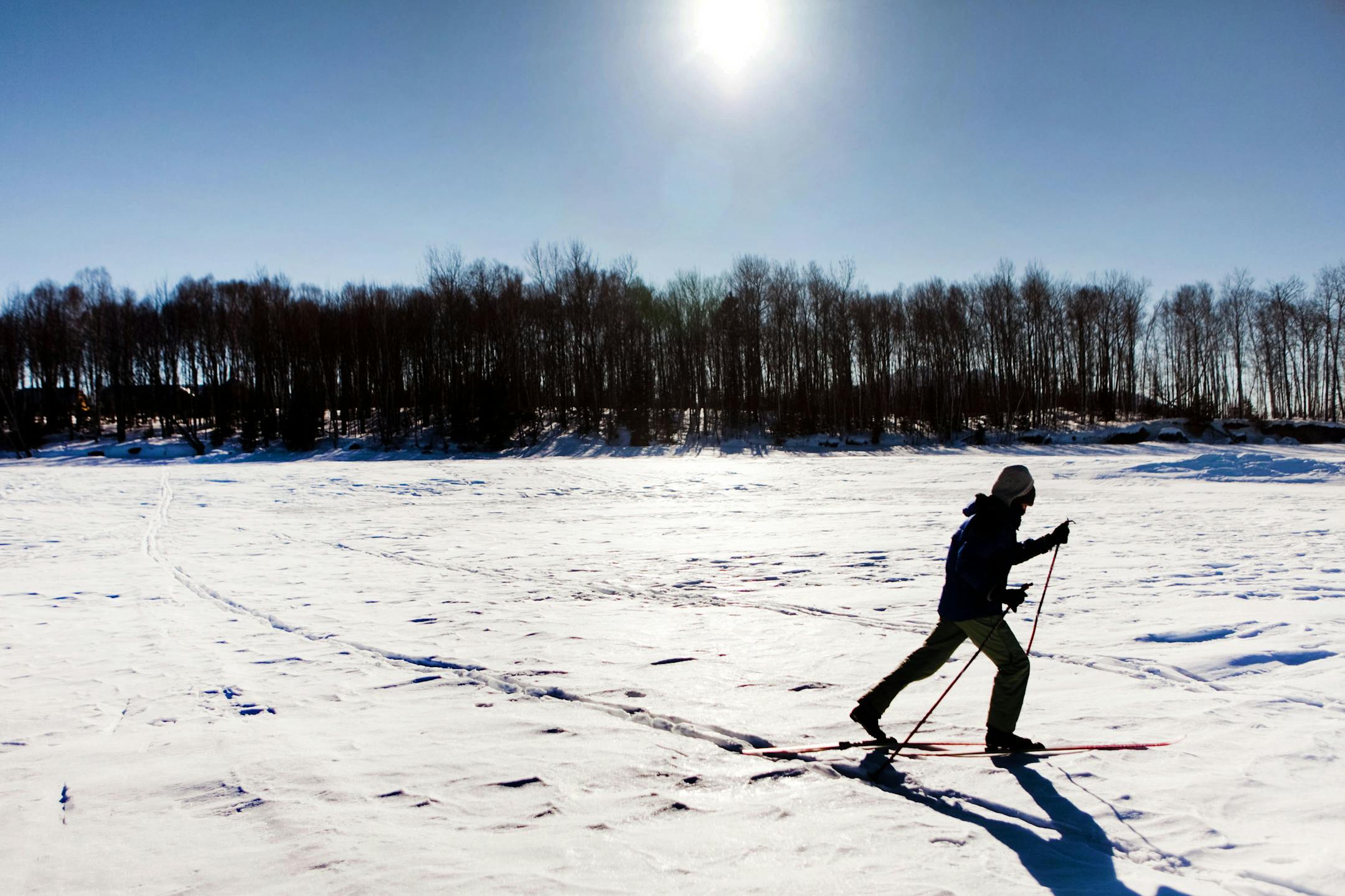 FILE — A cross country skier on Flagstaff Lake, near Eustis, Maine on Feb. 20, 2011. A large-scale study of almost 200,000 cross-country skiers, published in Frontiers in Psychiatry, found that being physically active halves the risk of developing clinical anxiety over time. (Piotr Redlinski/The New York Times)