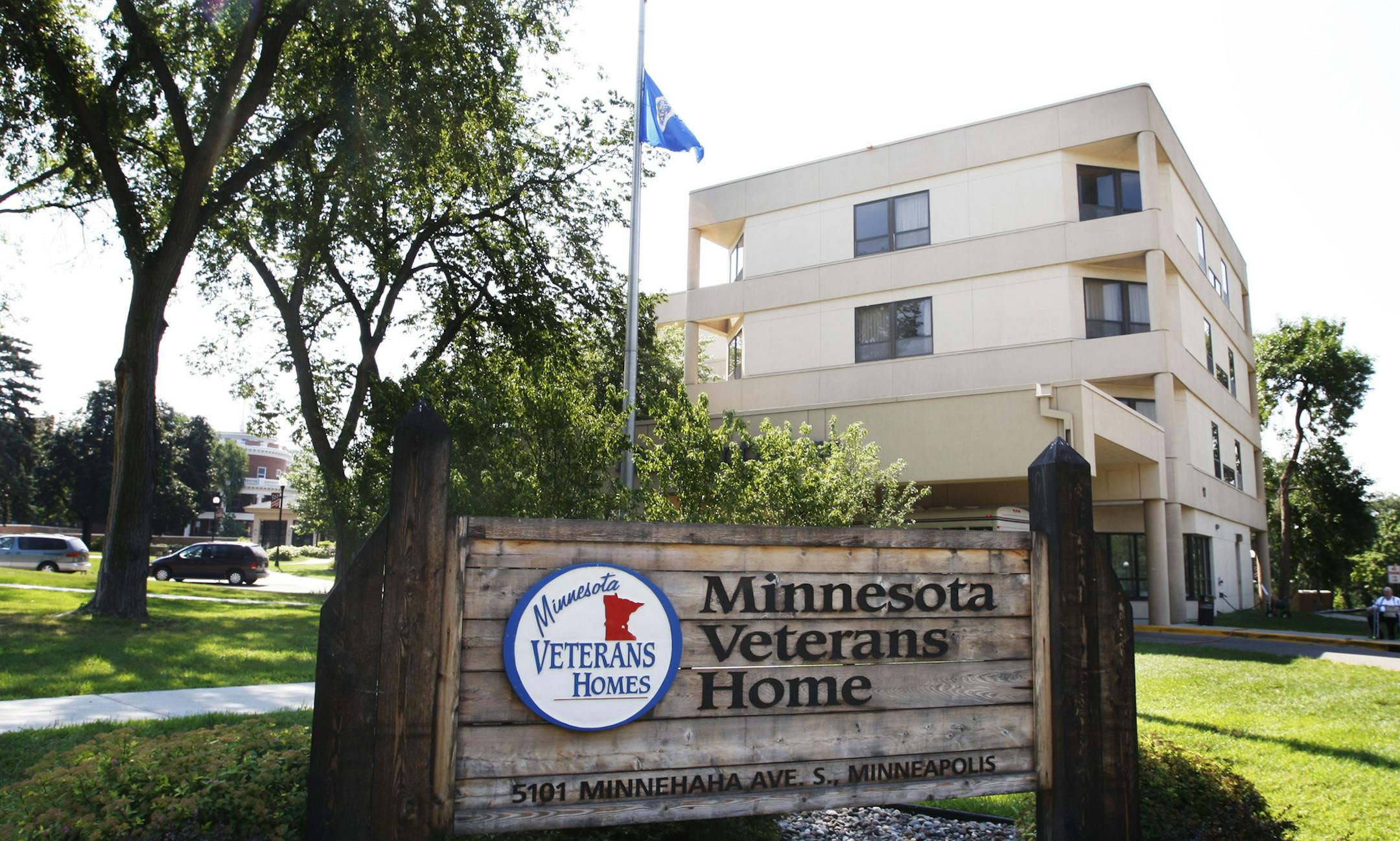 Richard Tsong-Taatarii/rtsong-taatarii@startribune.com Minneapolis, MN:7/25/07;left to right: The Minnesota Veterans Homes Board is negotiating with state health officials to keep its license to operate the 402-bed Minneapolis Veterans Home. GENERAL INFORMATION: The Minnesota Veterans Homes Board is negotiating with state health officials to keep its license to operate the 402-bed Minneapolis Veterans Home. The department has threatened not to renew the troubled nursing homeÕs