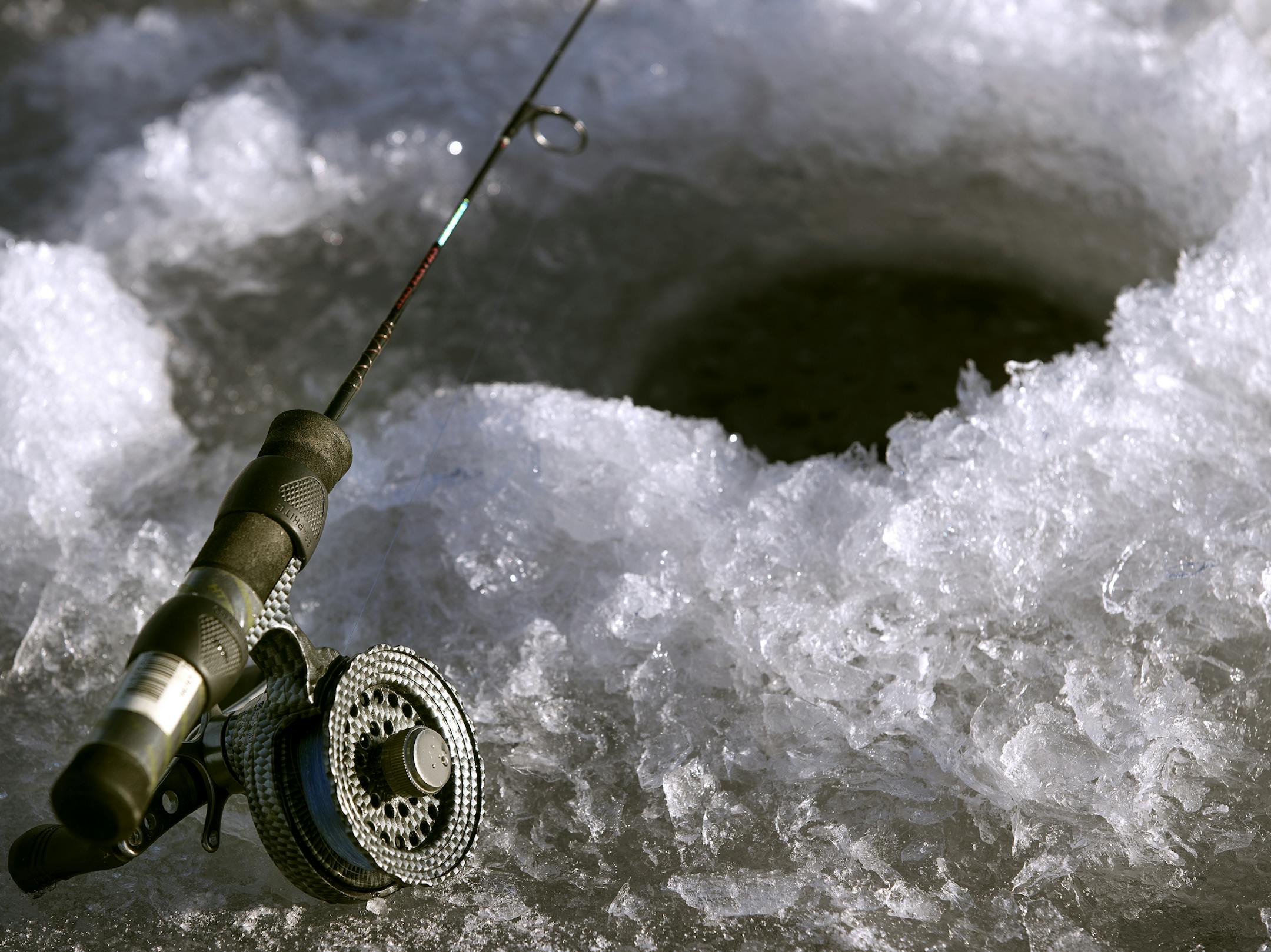Ice fishing on White Bear Lake Wednesday December 28,2016 in White Bear, MN.] Jerry Holt / jerry. Holt@Startribune.com