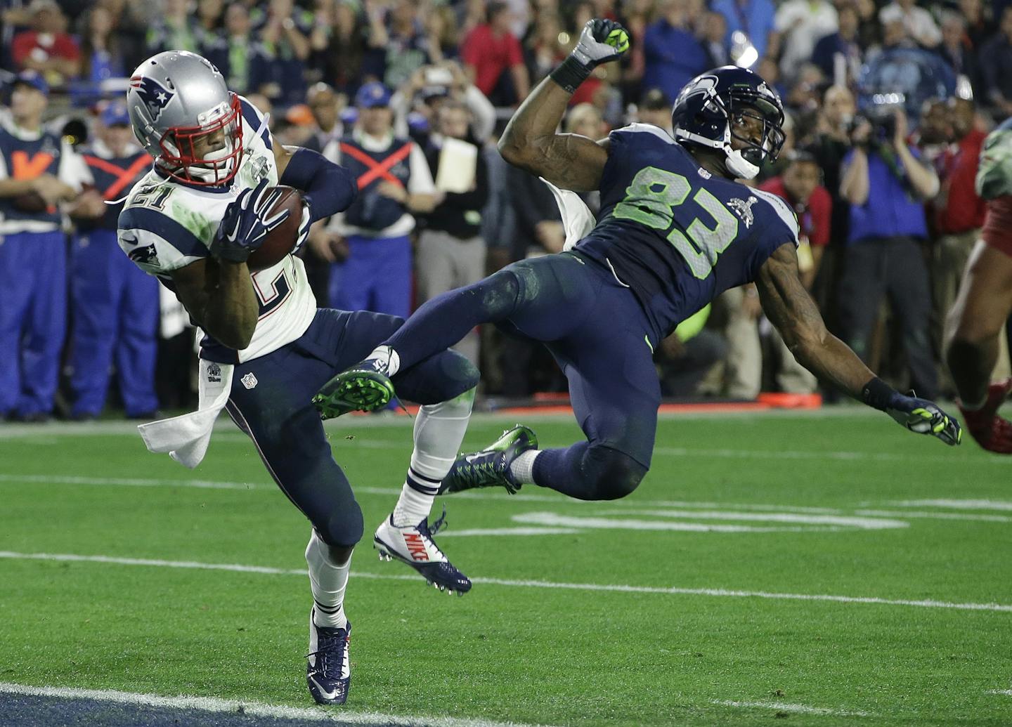 New England Patriots strong safety Malcolm Butler (21) intercepts a pass intended for Seattle Seahawks wide receiver Ricardo Lockette (83) during Super Bowl XLIX