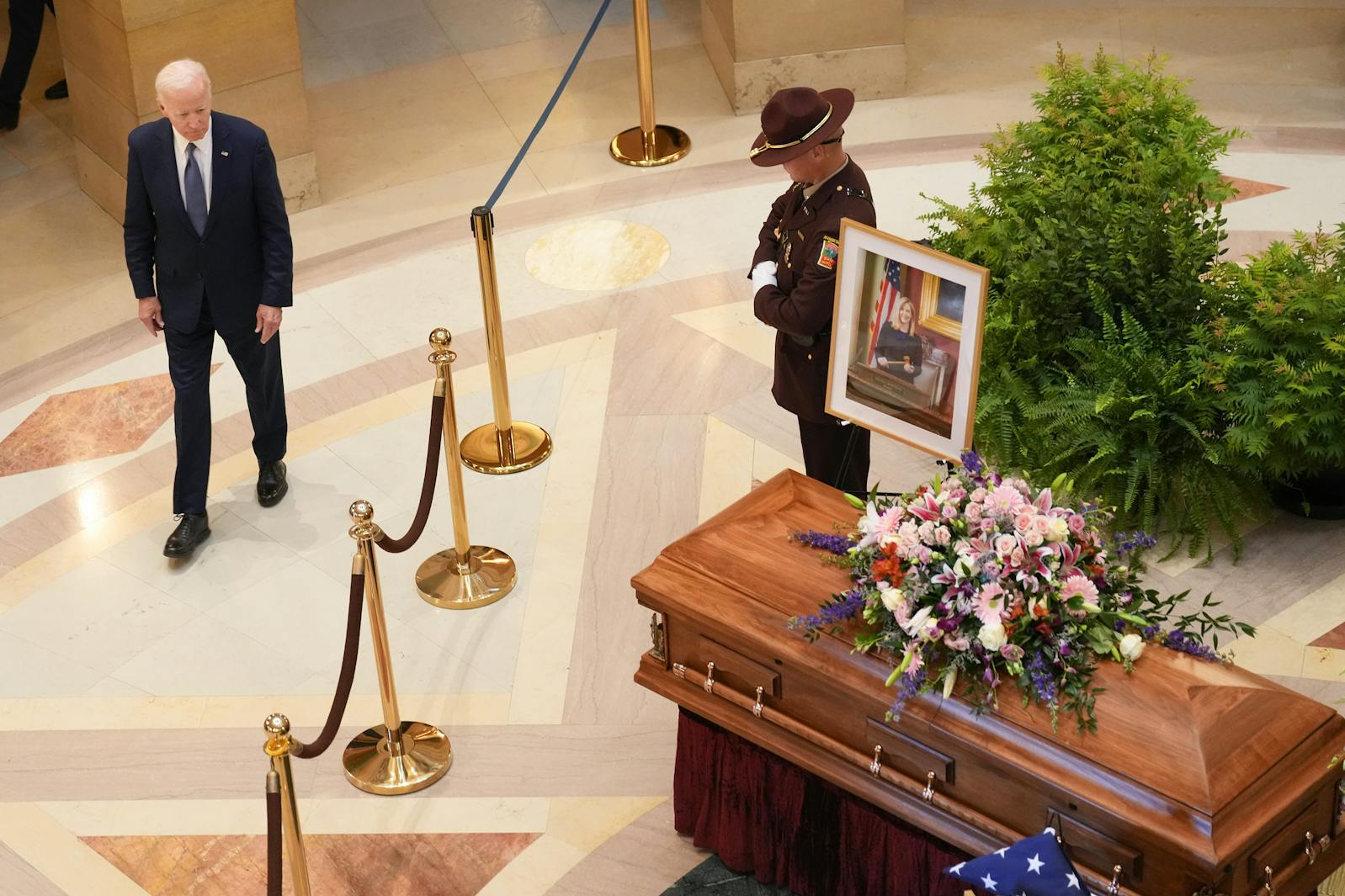 Former U.S. President Joe Biden pays his respects at the Lying in State of Minnesota State Representative Melissa Hortman, Mark Hortman and their dog, Gilbert, at the Minnesota State Capitol in St. Paul, Minn. on Friday, June 27, 2025.          ]

ALEX KORMANN • alex.kormann@startribune.com