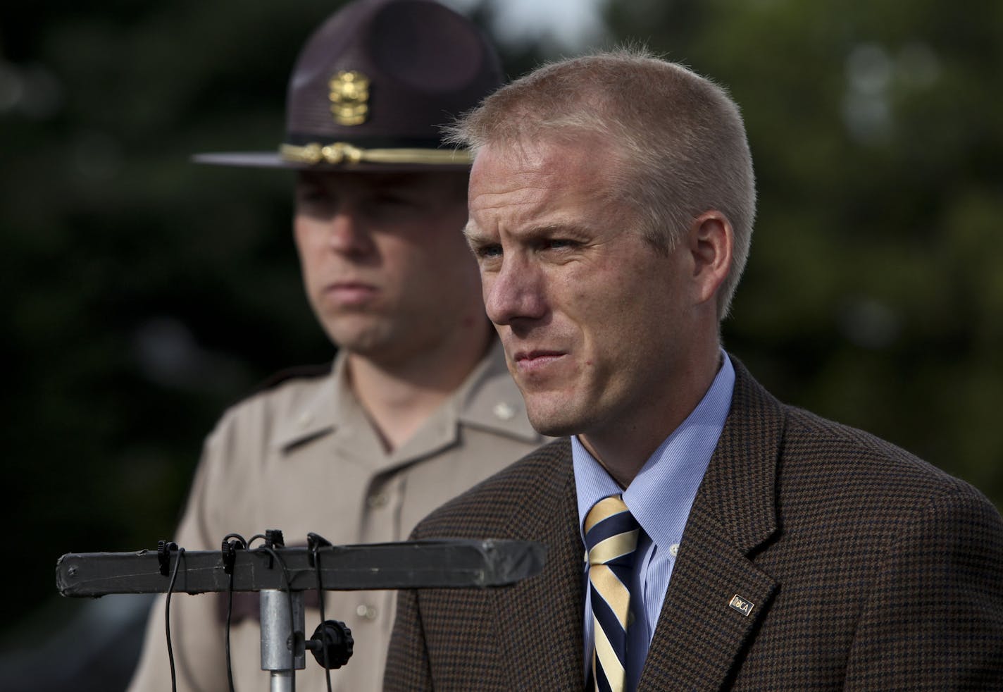 Senior Special Agent Drew Evans of the Bureau of Criminal Apprehension answered questions at a press conference about the traffic stop that left a trooper injured and the driver dead . in Oakdale, Minn., Saturday, September 3, 2011 ] (KYNDELL HARKNESS/STAR TRIBUNE) kyndell.harkness@startribune.com