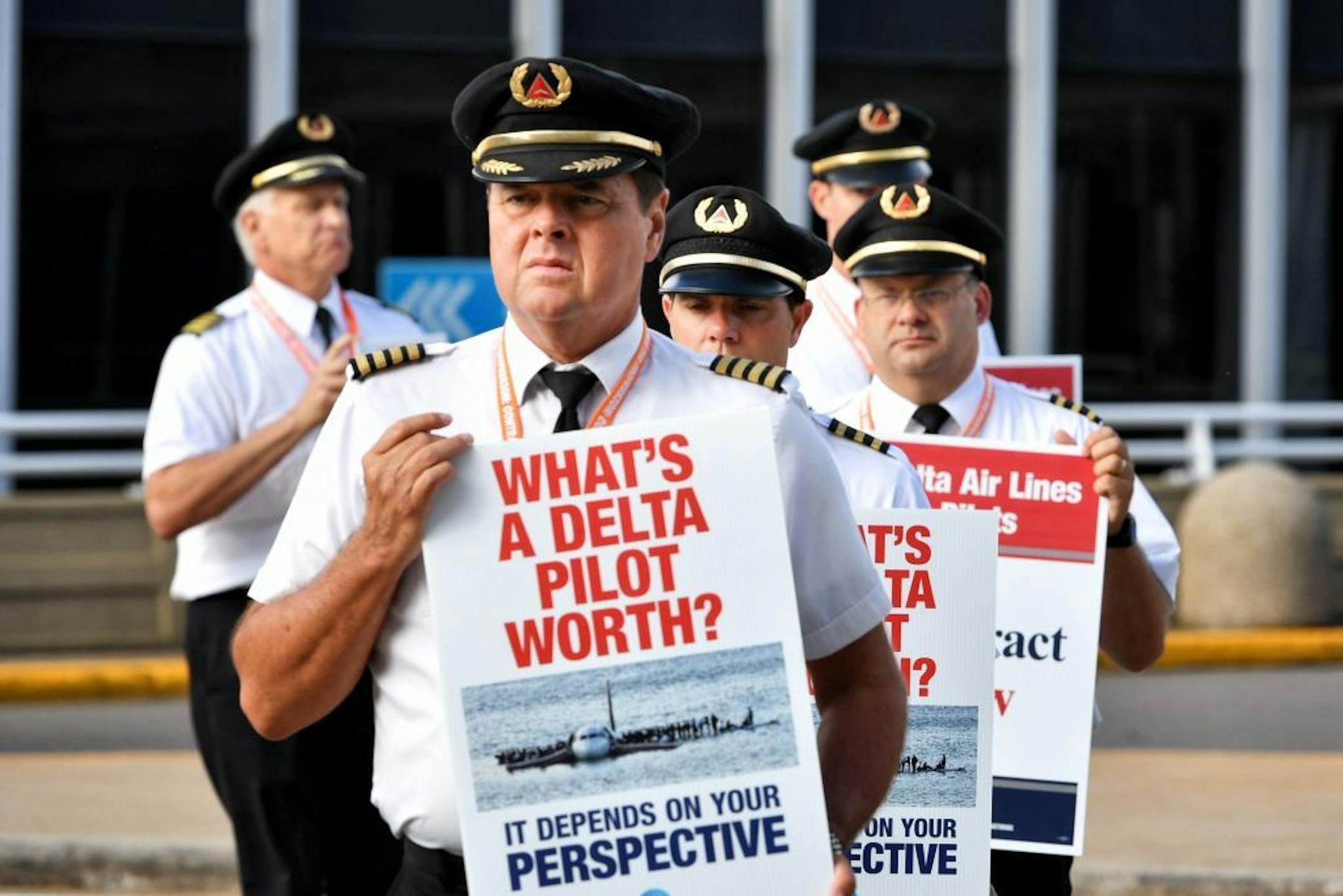 Delta Airlines pilots take part in an informational picket at Minneapolis-St. Paul International Airport on Thursday, Sept. 15, 2016. The pilots want Delta management to conclude negotiations.