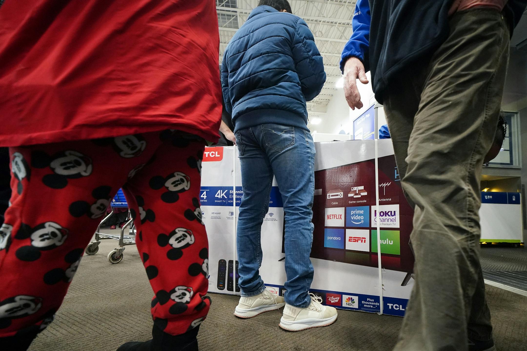 On Thanksgiving last year, customers were looking for deals at the Best Buy in Richfield. The chain's stores will be closed on Thanksgiving this year but open at 5 a.m. Black Friday. (GLEN STUBBE/Star Tribune