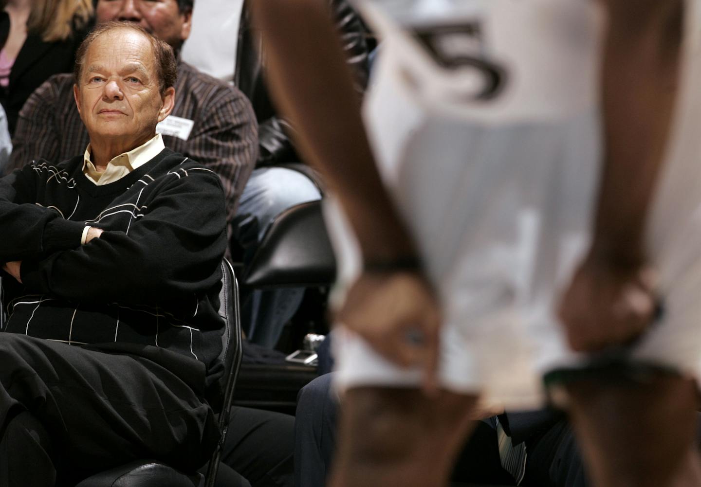 CARLOS GONZALEZ &#xef; cgonzalez@startribune.com March 19, 2008 &#xf1; Minneapolis, MN &#xf1; Target Center - NBA &#xf1; Minnesota Timberwolves vs. Memphis Grizzlies - ] Minnesota Timberwolves owner Glen Taylor during the first half of Wednesday night&#xed;s game. ORG XMIT: MIN2014042310124660