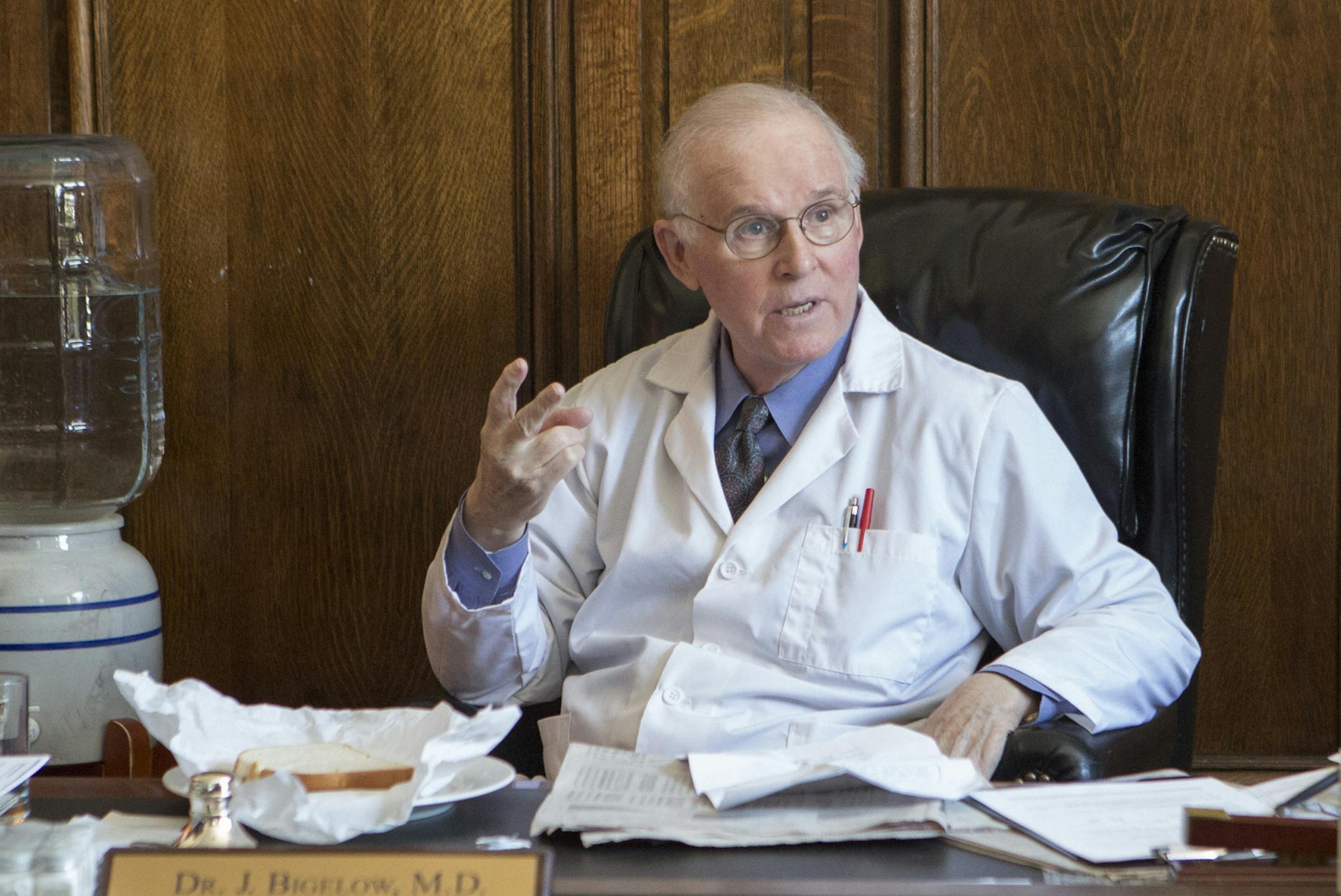LOUIE: Episode 1: "Back" (Airs Monday, May 5, 10:00 pm e/p). Pictured: Charles Grodin as Dr. Bigelow. CR: K.C. Bailey/FX