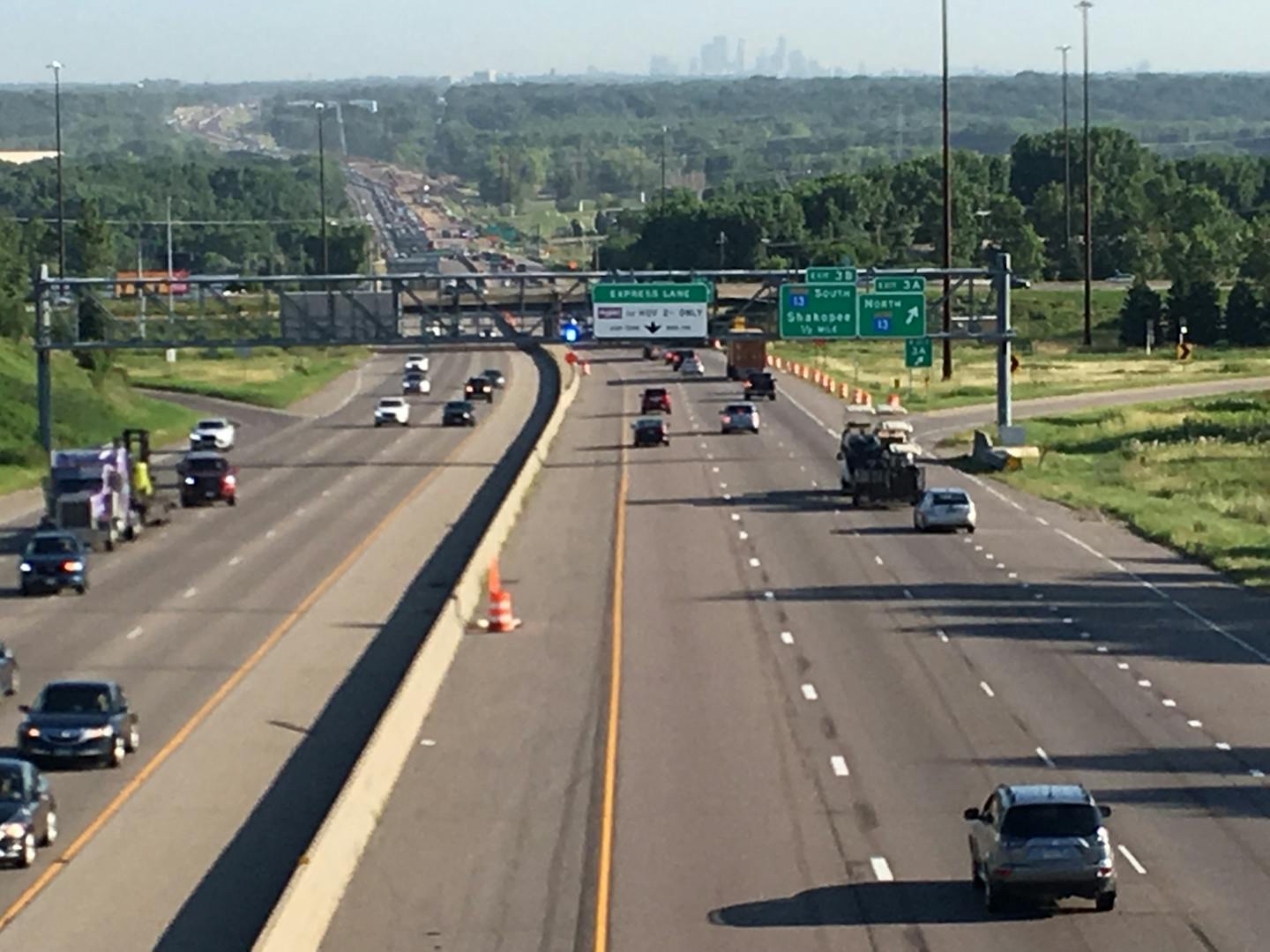 MnDOT is testing a system of beacons and detectors during morning rush hours to catch carpool lane cheats. A blue light flashes if a motorist has a valid tag. An amber light flashes if no tag is detected.