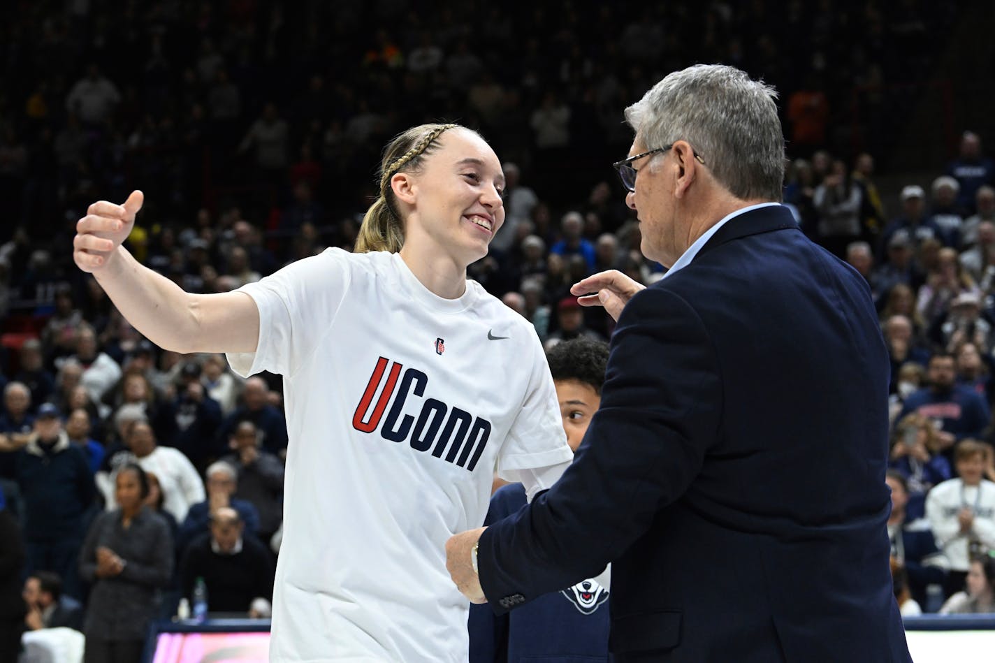 Paige Bueckers Announces She S Staying At Uconn On Senior Night Paige Bueckers Announces She S Staying At Uconn On Senior Night