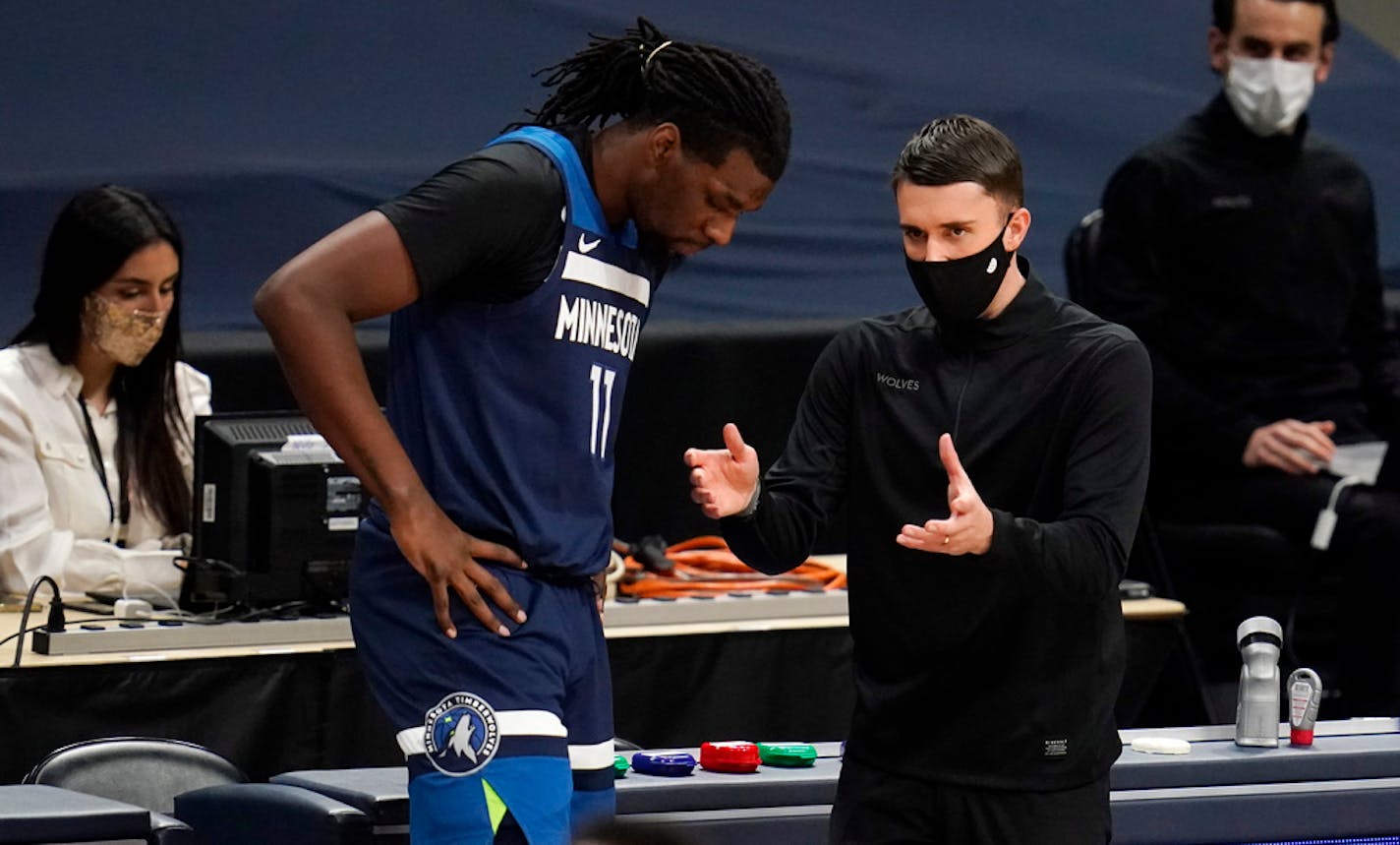 Timberwolves coach Ryan Saunders confers with center Naz Reid, who headed to the bench after getting into foul trouble during the first half against Denver