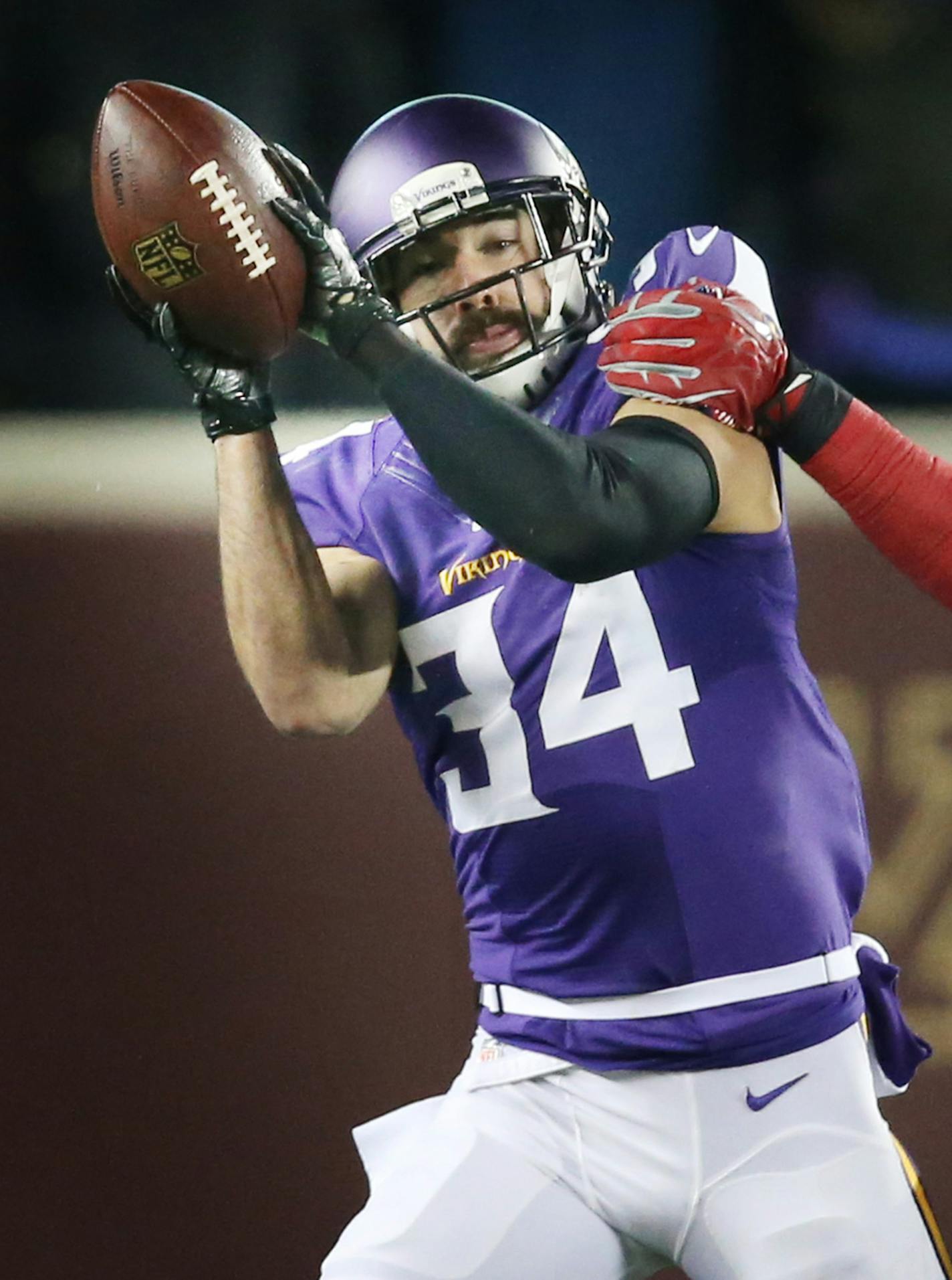 Minnesota Vikings strong safety Andrew Sendejo (34) intercepted a pass intended for New York Giants wide receiver Hakeem Nicks (88) in the first quarter Sunday December 27, 2015 in Minneapolis, MN. ] The Minnesota Vikings hosted the New York Giants at TCF Bank Stadium. Jerry Holt/ Jerry.Holt@Startribune.com