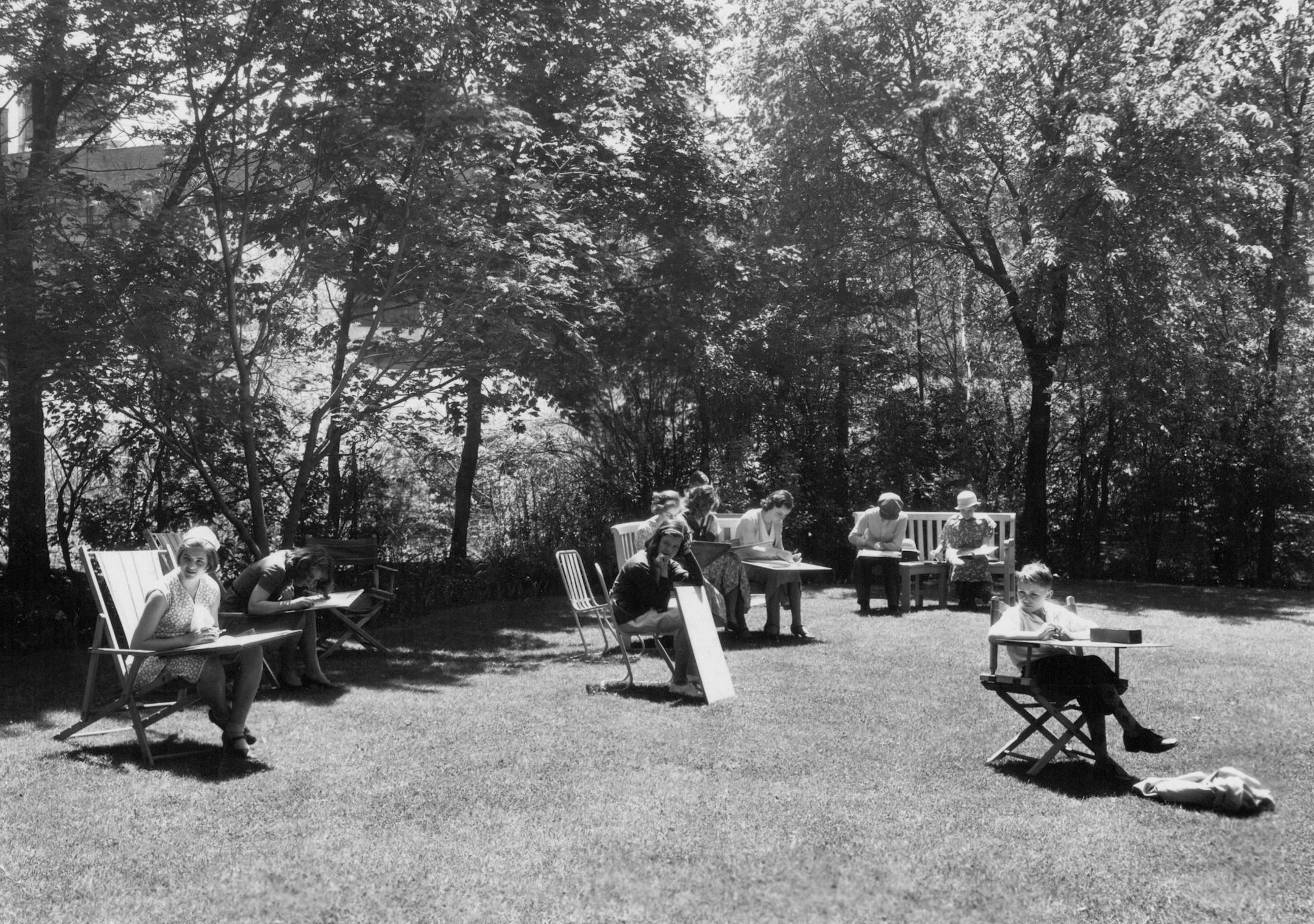 October 16, 1933: St. Paul School of Art (then located at the Griggs House on Summit Avenue) students on-site during a sketch class. Archival photo courtesy of Minnesota Museum of American Art.