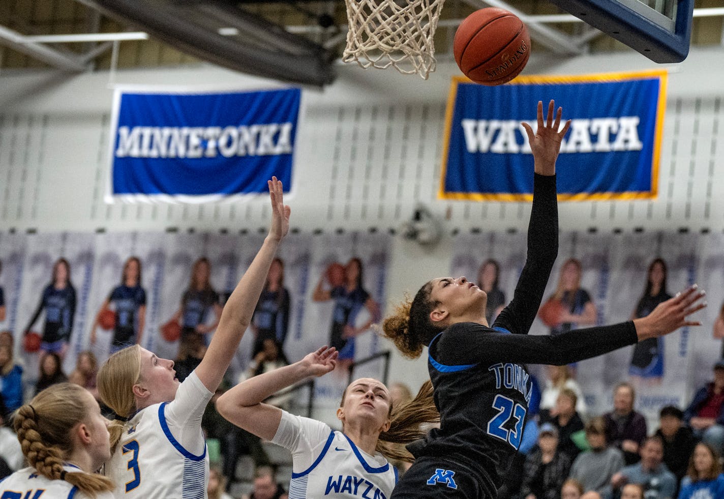 Aaliyah Crump scores over Wayzata defenders Tuesday January ,10 2024 in, Minnetonka Minn. ] JERRY HOLT • jerry.holt@startribune.com