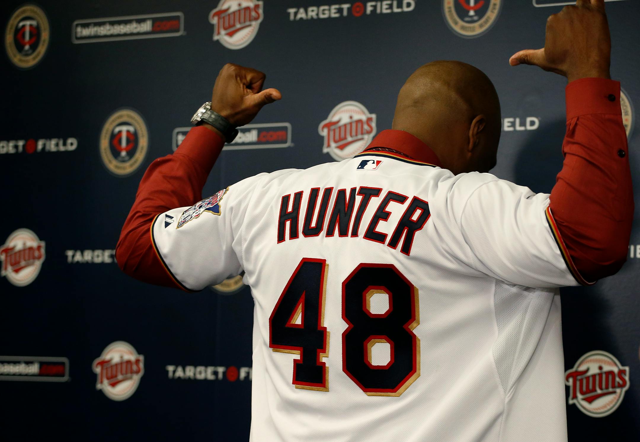 Newly acquired Minnesota Twins outfielder Torii Hunter posed for photos in his new jersey during a press conference at Target Field on Wednesday. ] CARLOS GONZALEZ cgonzalez@startribune.com - December 3, 2014 – Minneapolis, Minn., Target Field, Minnesota Twins Torii Hunter press conference