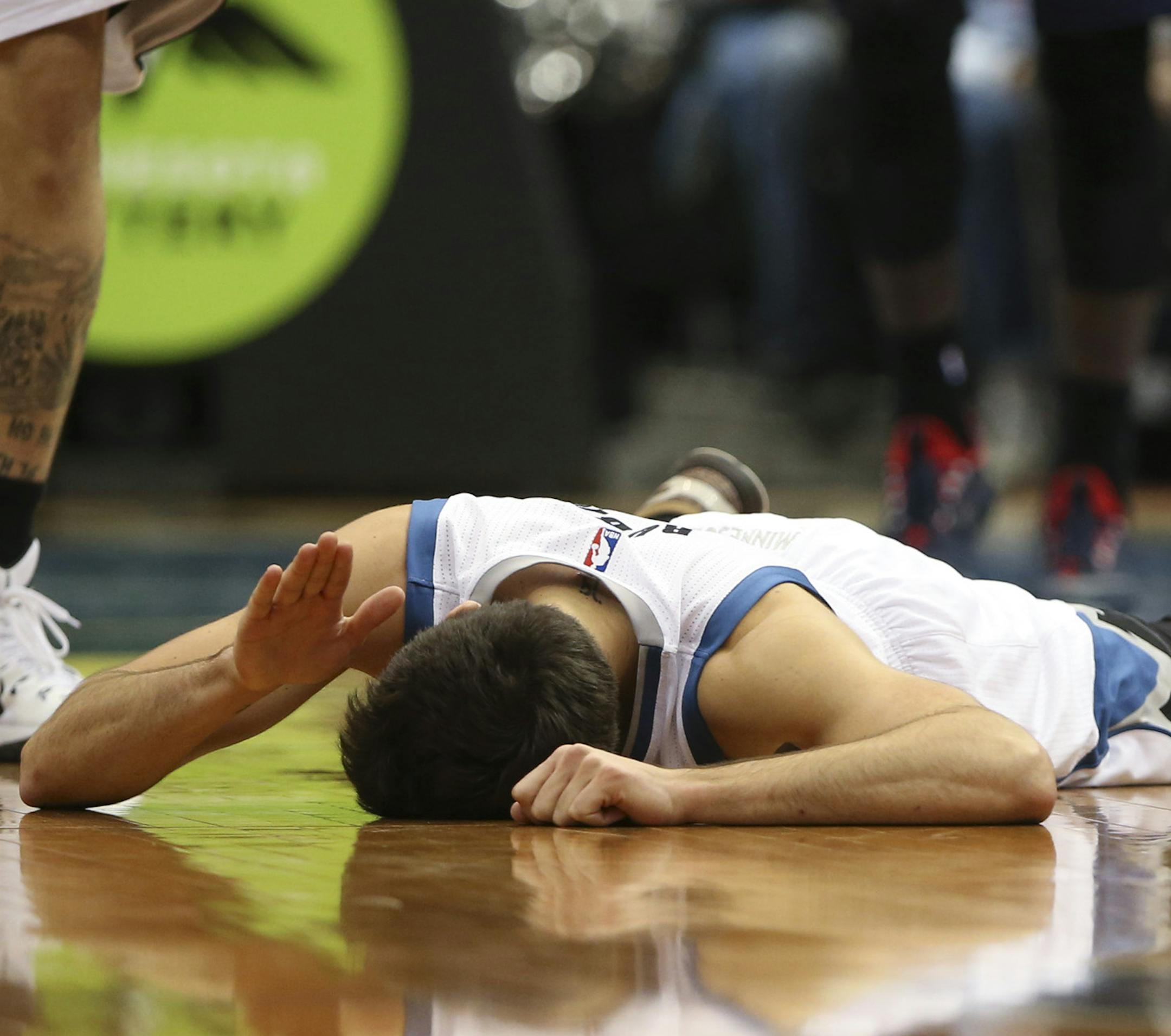 Timberwolves guard Ricky Rubio slapped the court in frustration after the ball he'd stripped from Atlanta Hawks guard Jeff Teague rolled out of reach in the fourth quarter Monday night at Target Center. ] JEFF WHEELER ‚Ä¢ jeff.wheeler@startribune.com The Timberwolves lost to the Atlanta Hawks 117-105 in an NBA game at Target Center Monday night, February 9, 2015.