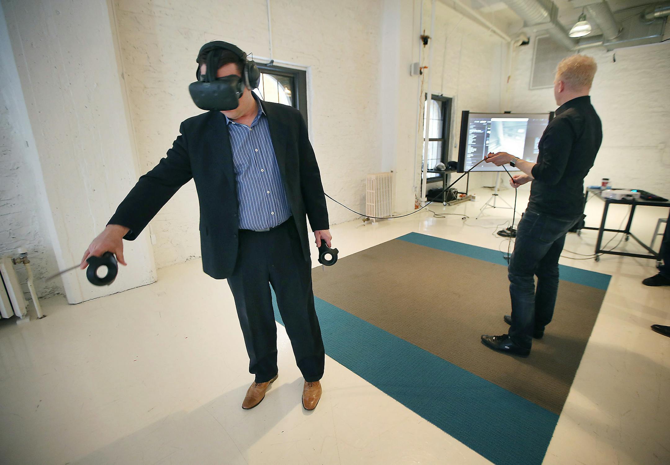 Ben Davis, a visitor to Space150, tested out the HTC Vive at the ad agency with the help of Space150 CTO Marc Jenson, cq, Monday, February 29, 2016 in downtown Minneapolis, MN. ] (ELIZABETH FLORES/STAR TRIBUNE) ELIZABETH FLORES &#xef; eflores@startribune.com
