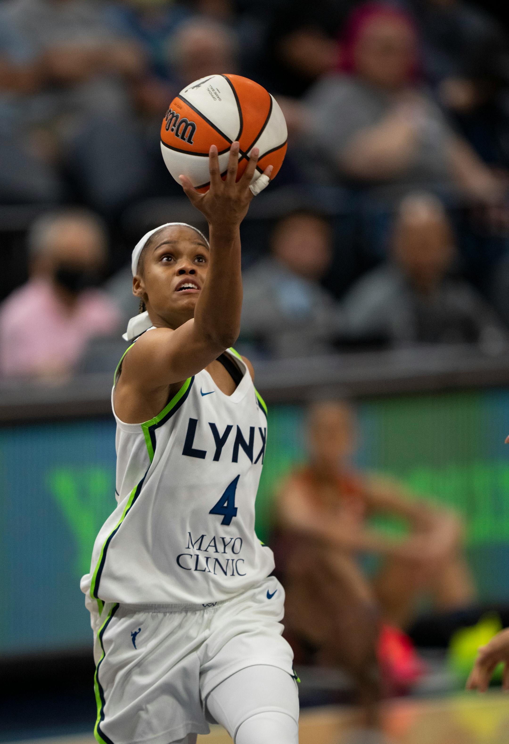 Minnesota Lynx guard Moriah Jefferson (4) put up two of her team high 21 points in the third quarter.