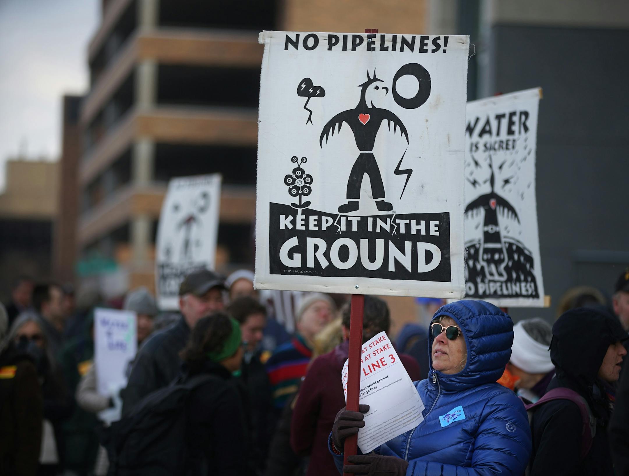 Both opponents and supporters of Line 3 lined up before the doors opened to the Senate Building last fall, where the Public Utilities Commission was to consider stipulations to its June approval for Enbridge's Line 3 pipeline. A Minnesota appelate court on Monday reversed an envrionmenmental impact statement approved by the PUC on LIne 3. (Staff photo: Richard Tsong-Taatarii Richard.Tsong-Taatarii@startribune.com) ORG XMIT: MIN1811191232488441