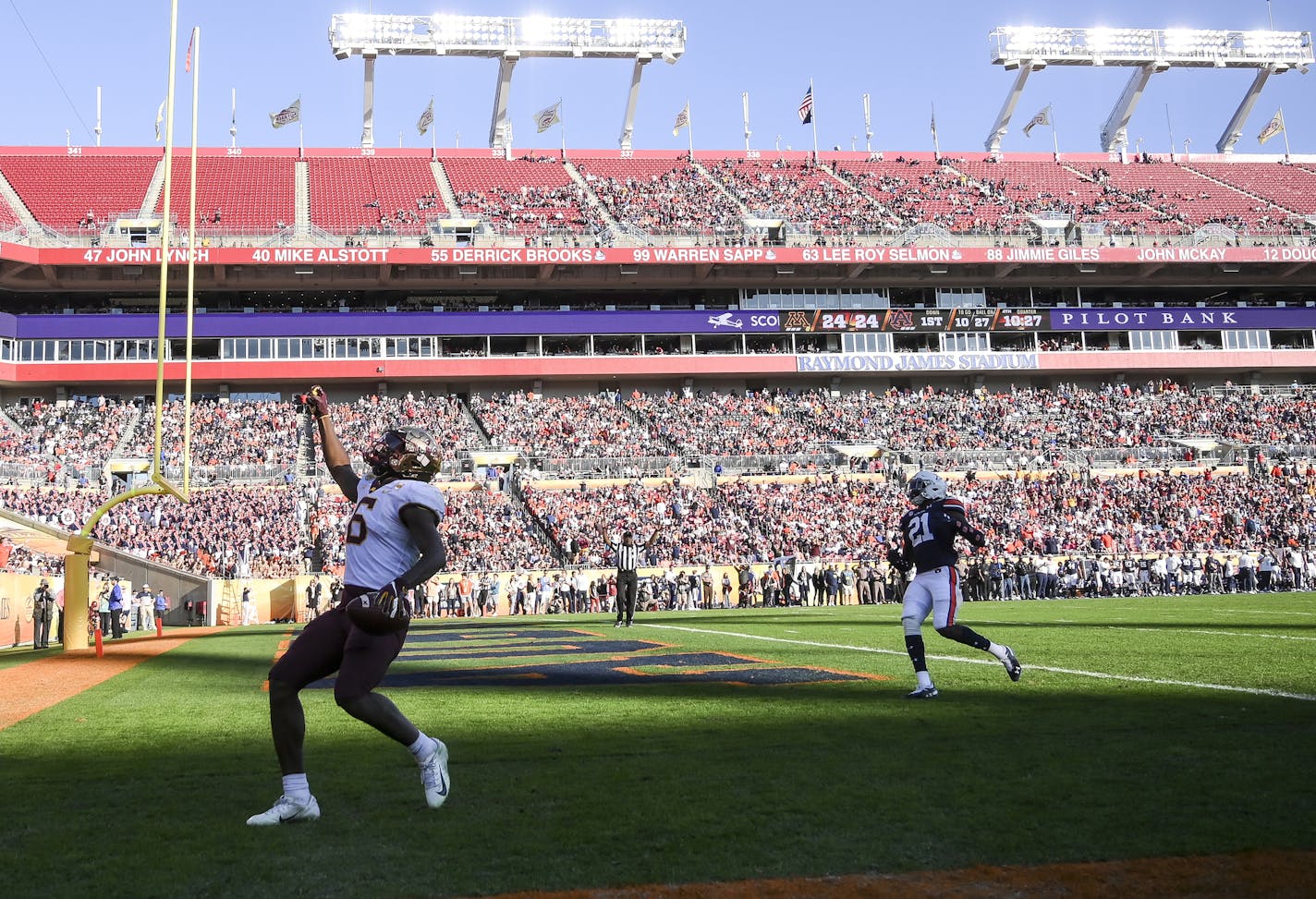 Minnesota Gophers wide receiver Tyler Johnson (6) celebrated his fourth quarter touchdown against the Auburn Tigers. ] Aaron Lavinsky &#x2022; aaron.lavinsky@startribune.com The Minnesota Gophers played the Auburn Tigers in the Outback Bowl on Wednesday, Jan. 1, 2020 at Raymond James Stadium in Tampa, Fla. ORG XMIT: MIN2001011629113722