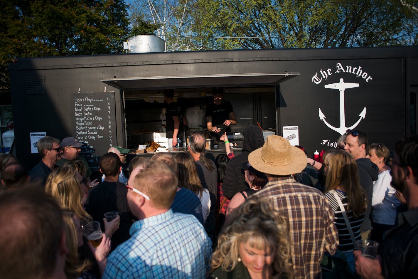 [ MARK VANCLEAVE/mark.vancleave@startribune.com * foodtrux.vita * 20034582A * The Anchor food truck serves up fish and chips to hungry crowds behind it's parent establishment in NE Minneapolis on Saturday, May 17, 2014 . ]