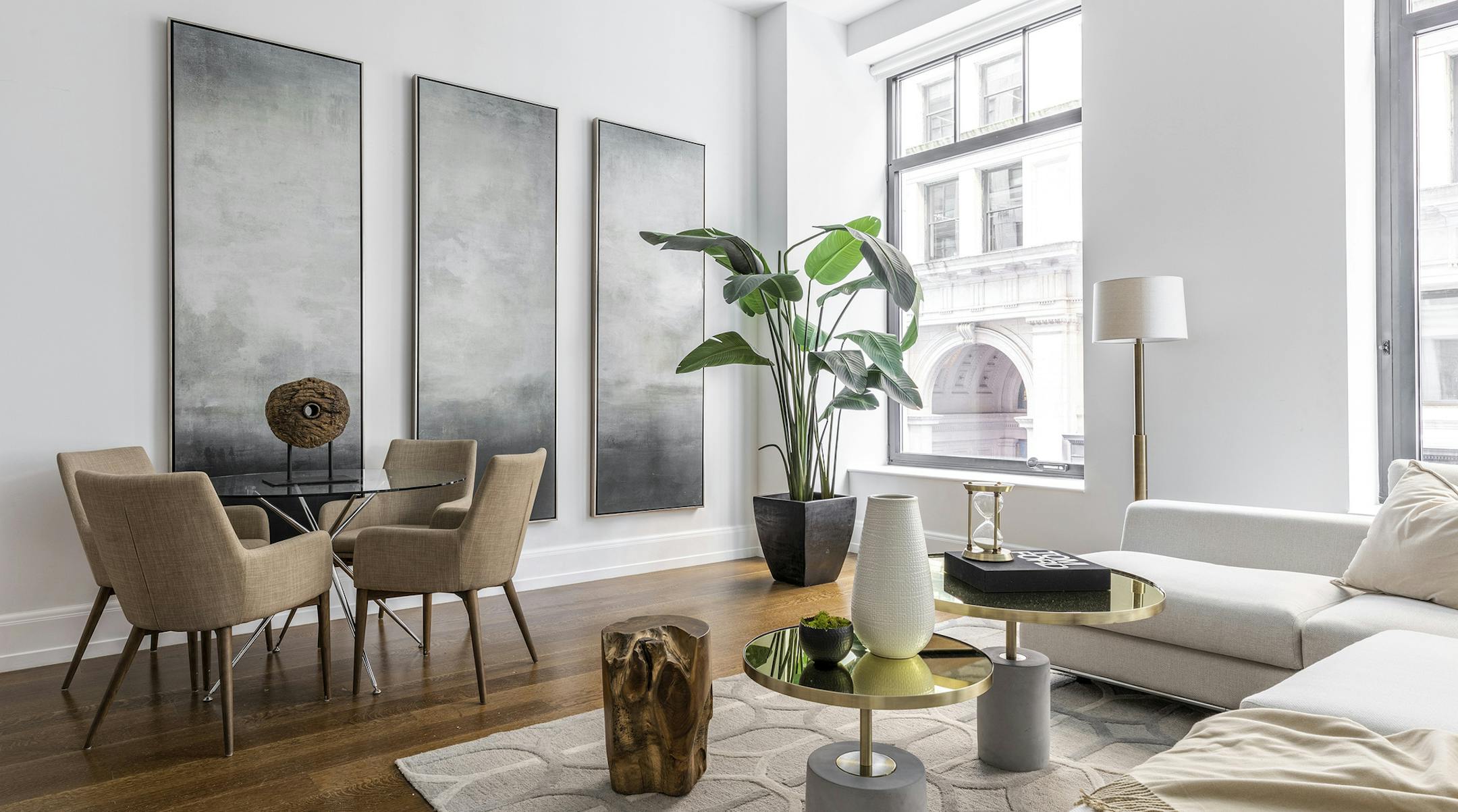 A round dining table is the ideal solution for smaller spaces. (Design Recipes)