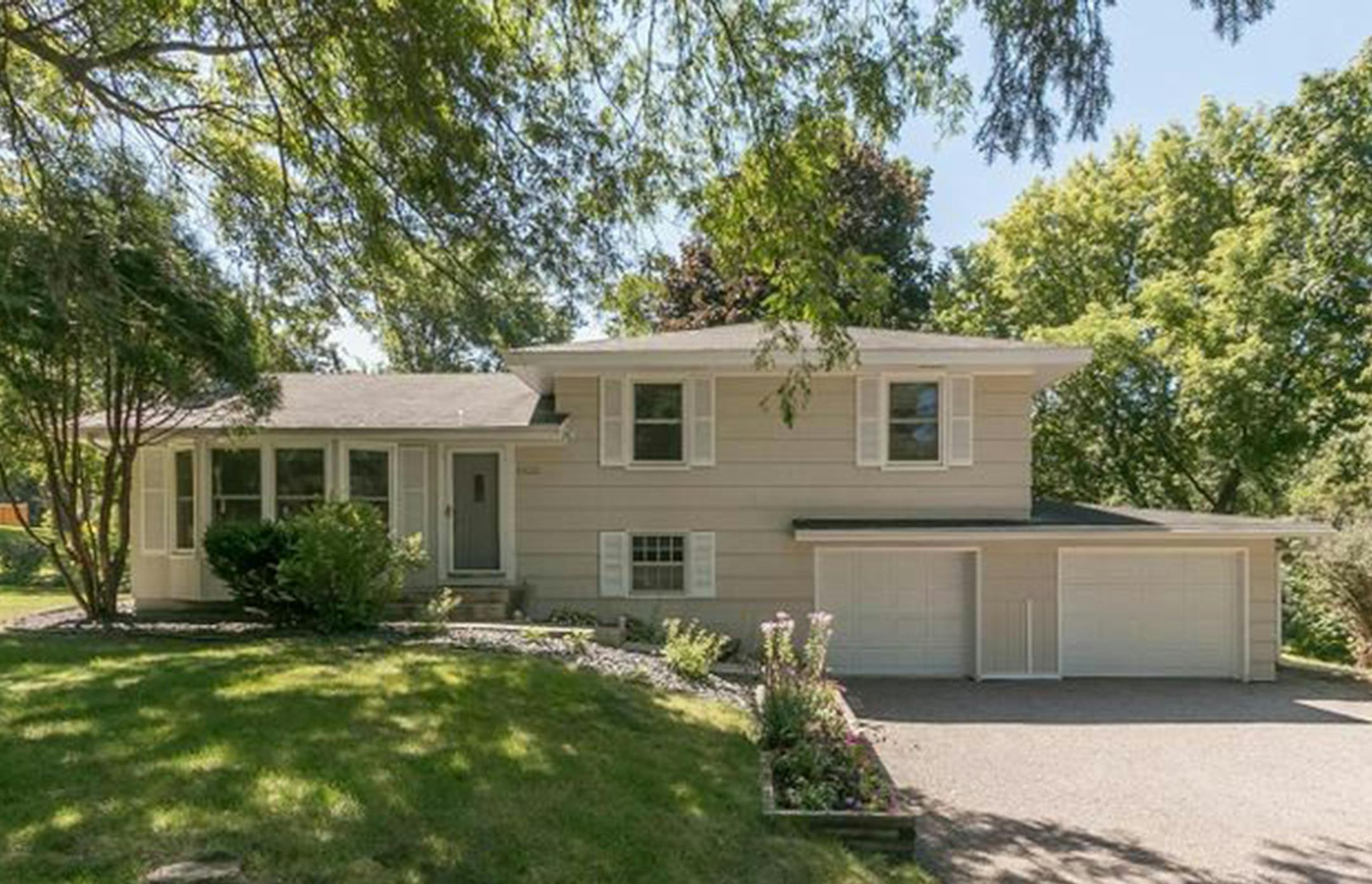 ... Minnetonka
Built in 1959, this three-bedroom, three-bath house has 1,888 finished square feet and features new windows, water heater, kitchen appliances, granite countertops and central air conditiong, hardwood floors, two fieplaces, full finished basement and deck. Listed by Alan Birk, Edina Realty, 952-285-3131.