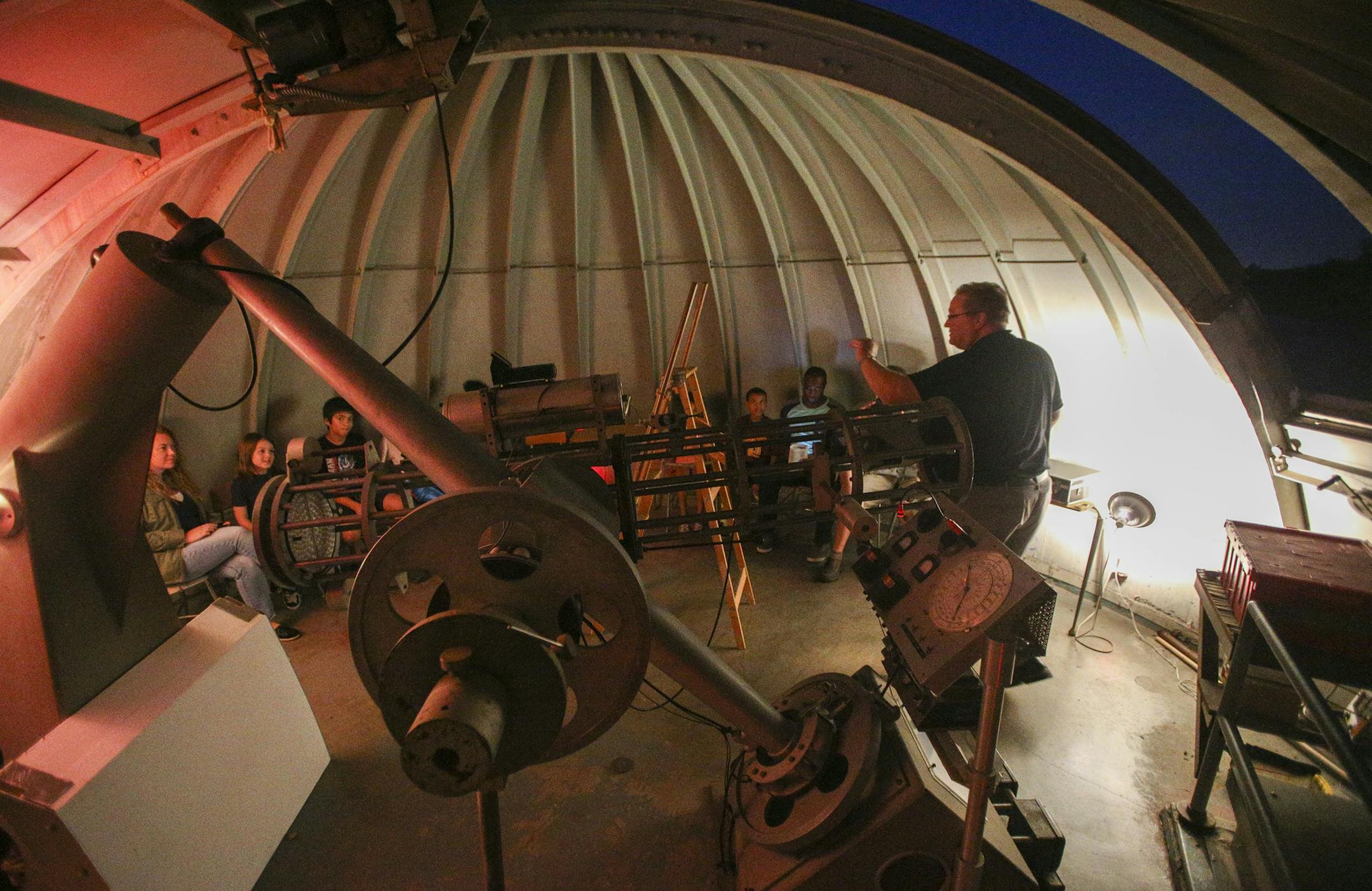 Instructor Ron Schnit gives an explanation to visitors of the different planets and moons they will see. ] Timothy Nwachukwu &#x2022; timothy.nwachukwu@startribune.com Participants had a chance to view the wonders of the night sky at Eisenhower Community Center on Monday, August 8, 2016.