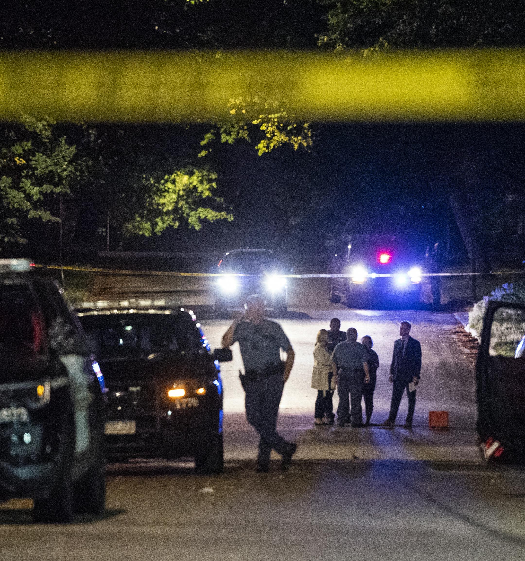 St. Paul officers and investigators responded to the intersection of Mendota Street and Fremont Avenue E. where a man was shot and killed earlier in the evening. ] LEILA NAVIDI &#x2022; leila.navidi@startribune.com BACKGROUND INFORMATION: St. Paul officers responded to the intersection of Mendota Street and Fremont Avenue E. where a man was shot and died from a gunshot wound to the chest St. Paul on Tuesday, September 24, 2019.