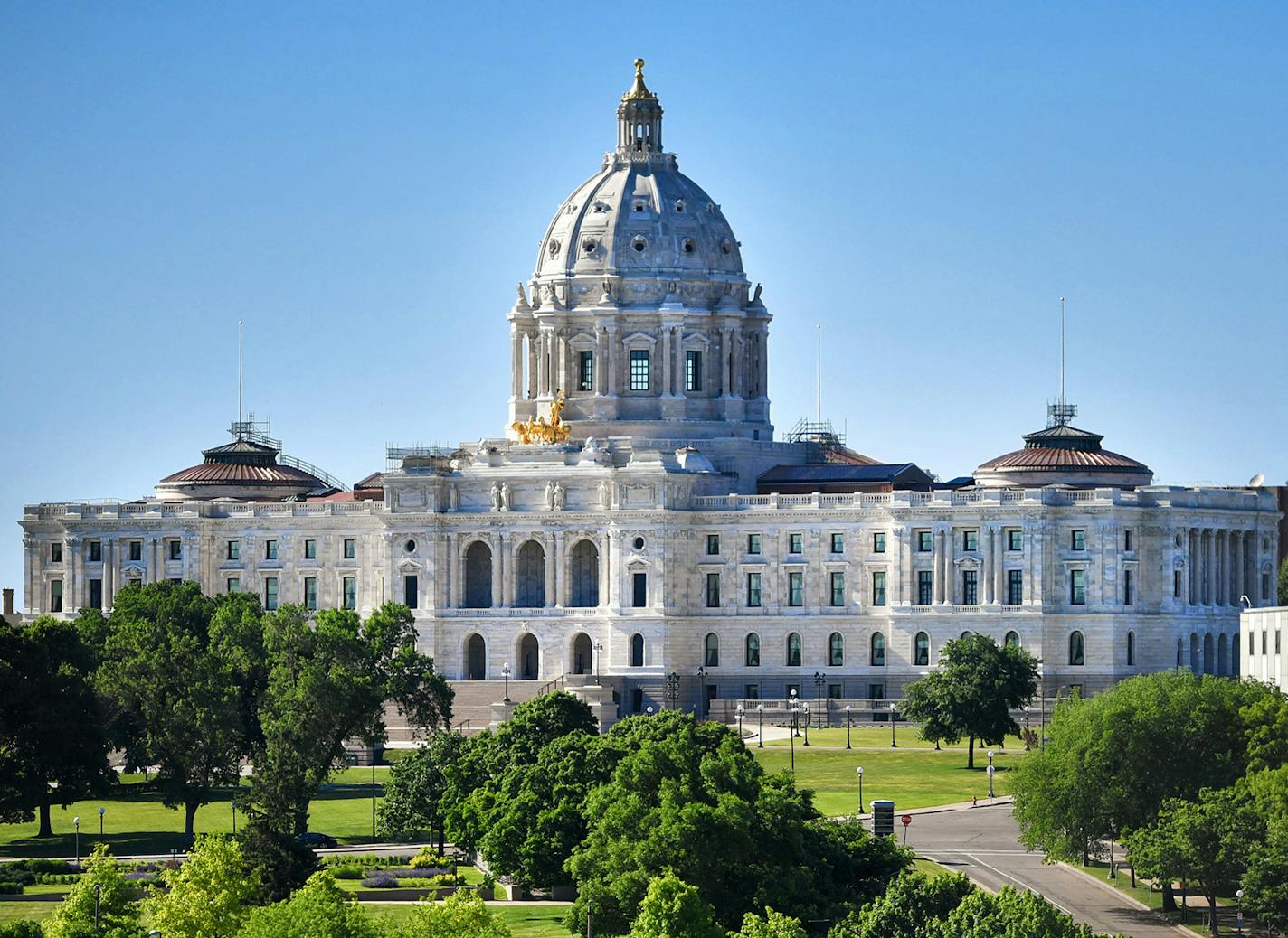 The Minnesota State Capitol is largely quiet, Monday June 5, 2017 but major issues are still unresolved between the Republican legislature and DFL Governor. ] GLEN STUBBE &#xef; glen.stubbe@startribune.com Monday June 5, 2017 EDS: Available for any use ORG XMIT: MIN1706051754160522 ORG XMIT: MIN1707271145096713